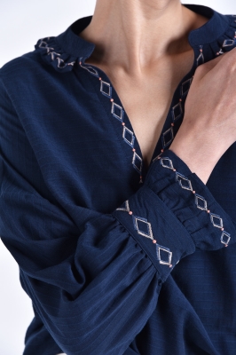 بلوز آستین بلند گلدوزی دار