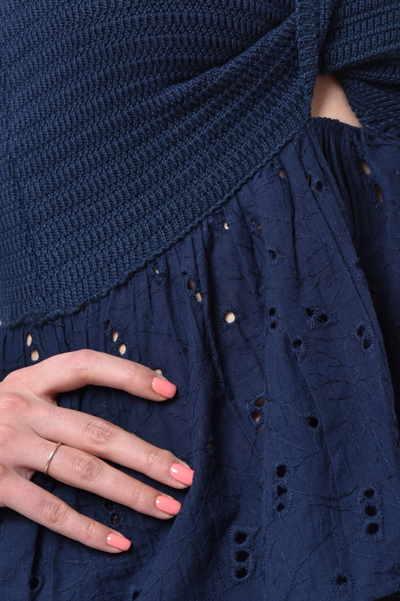 تاپ پیراهنی طرحدار زنانه