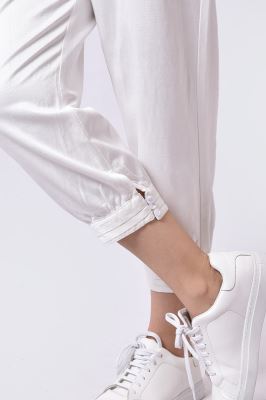 شلوار پارچه ای ساده زنانه