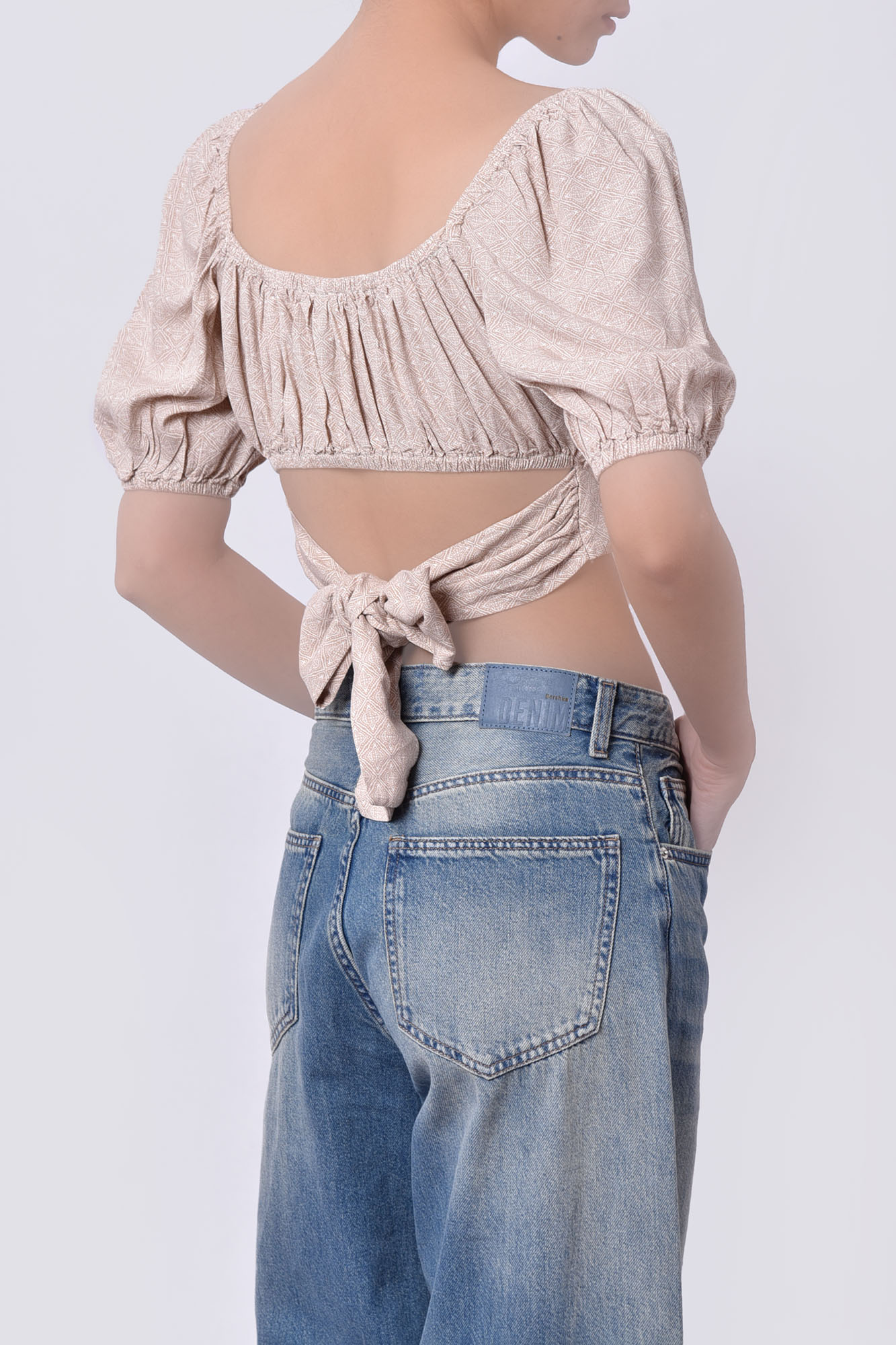 بلوز آستین کوتاه طرحدار زنانه