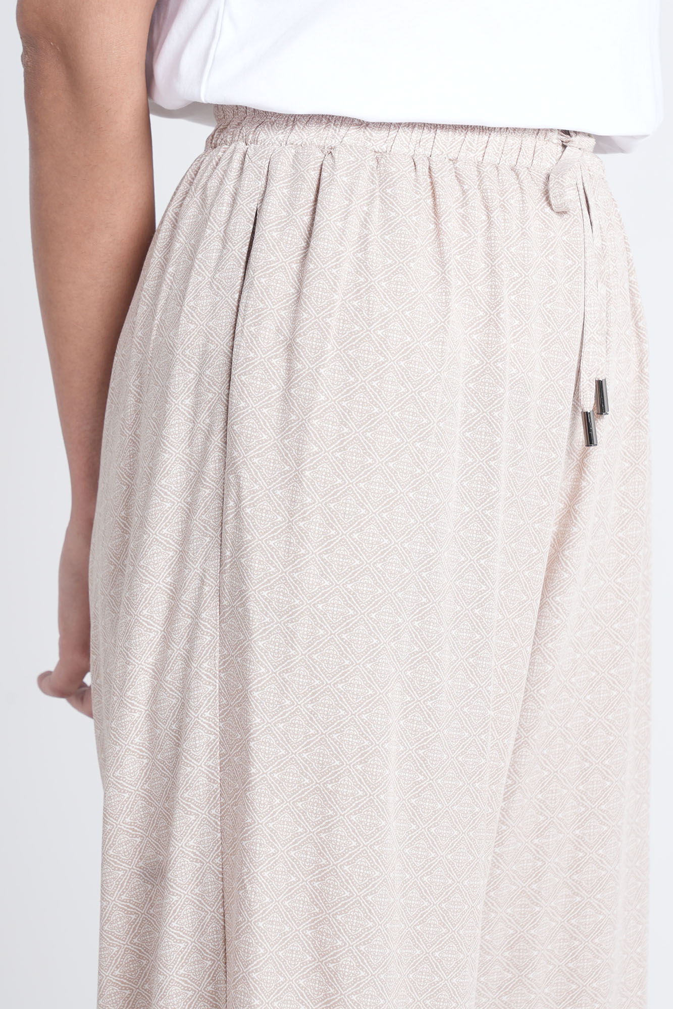 شلوار پارچه ای طرحدار زنانه