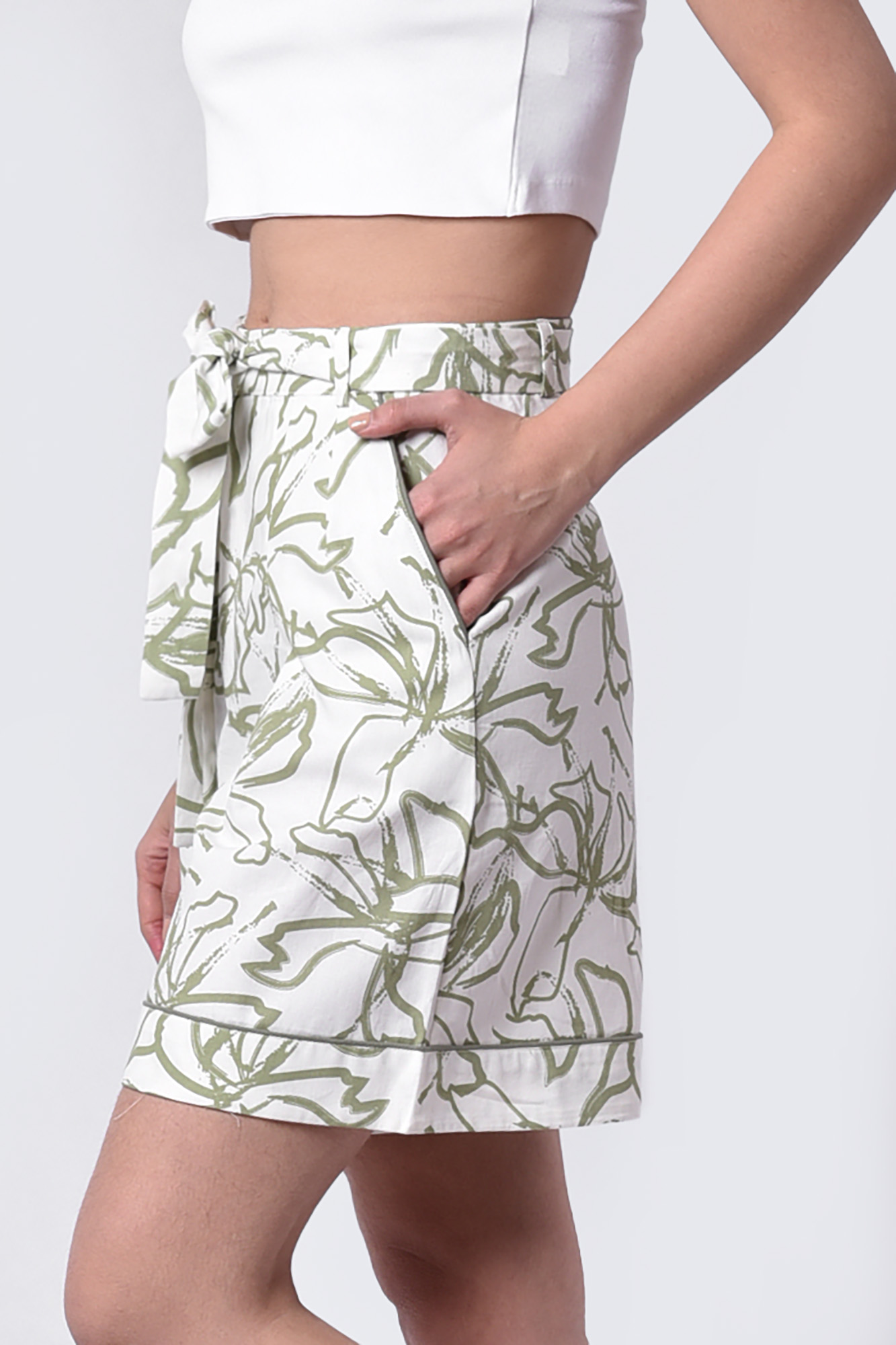 شلوارک پارچه ای طرحدار زنانه