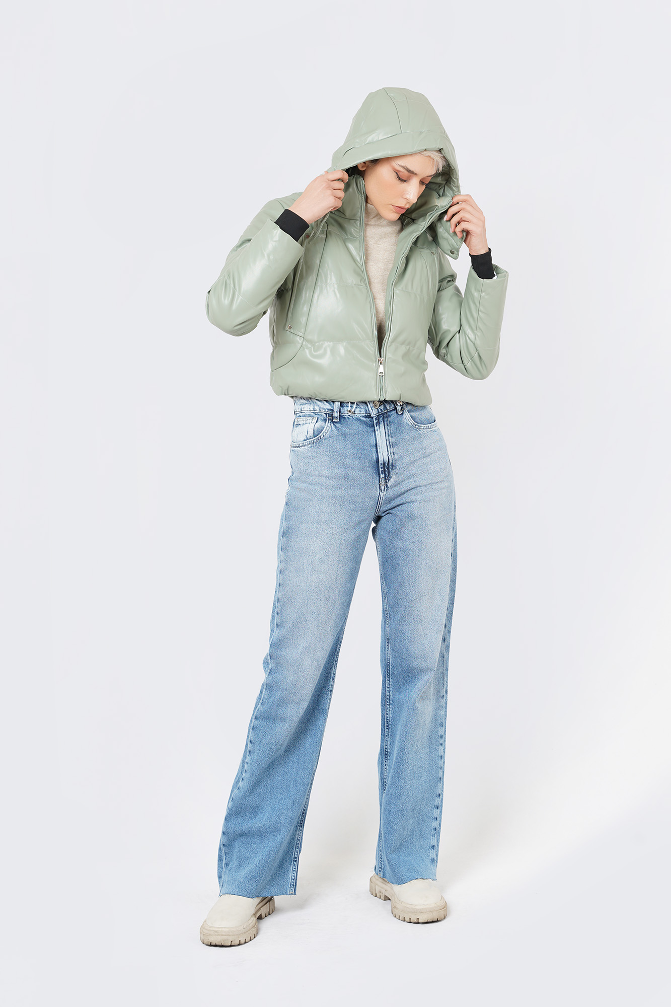 کاپشن کوتاه ساده زنانه