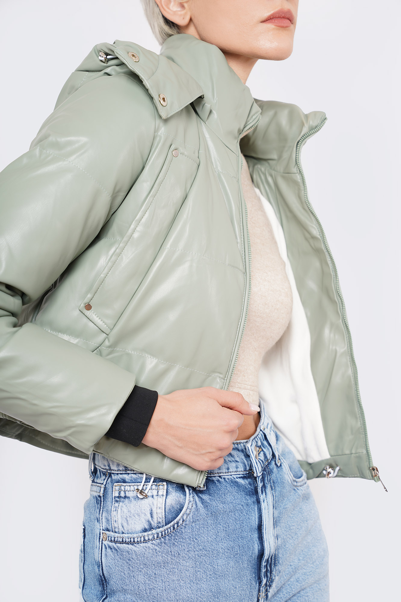 کاپشن کوتاه ساده زنانه