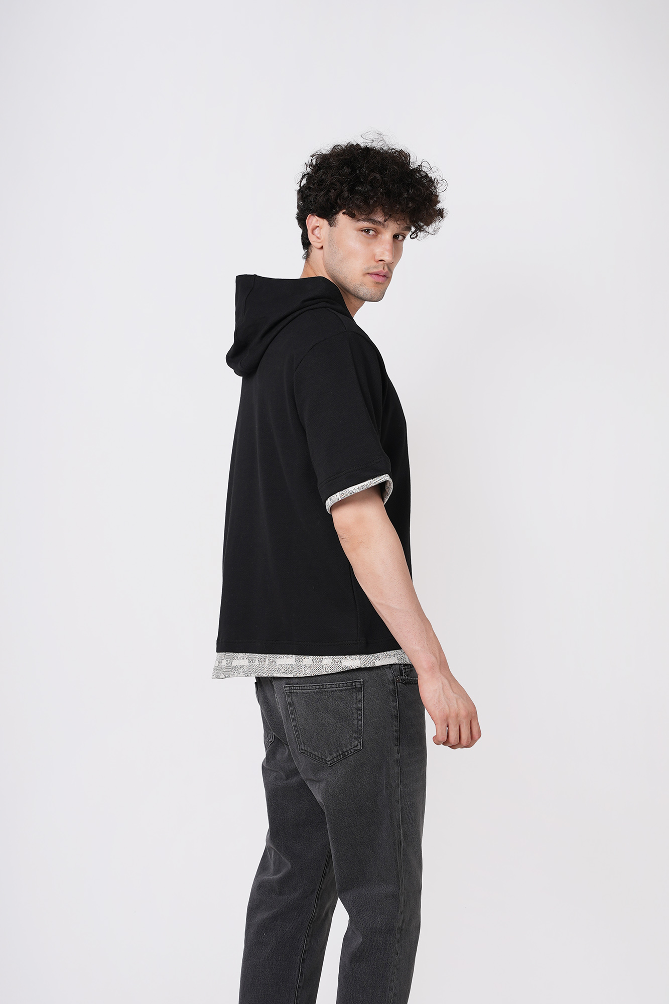 هودی آستین کوتاه طرحدار مردانه