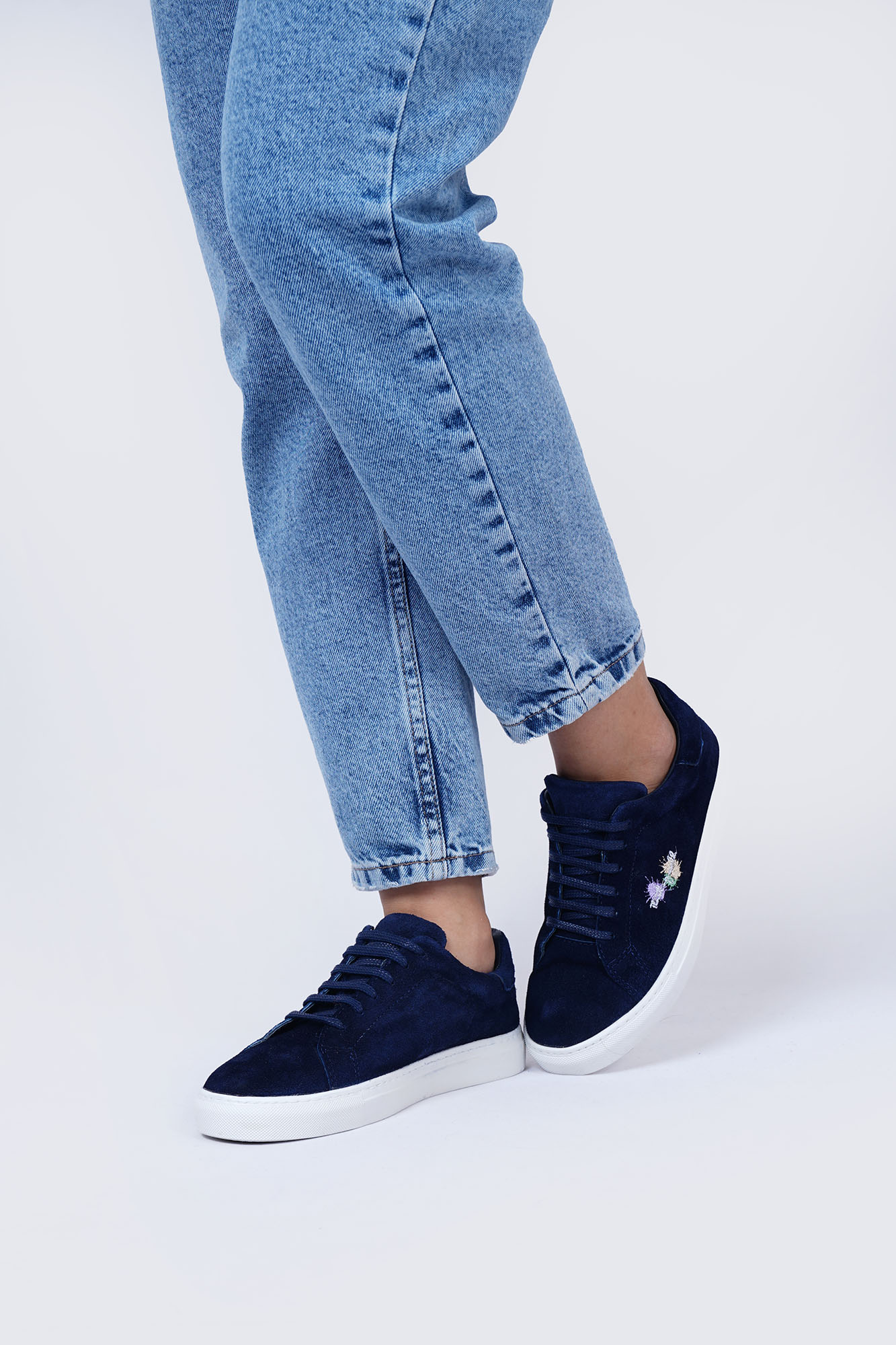 کتانی گلدوزی دار زنانه