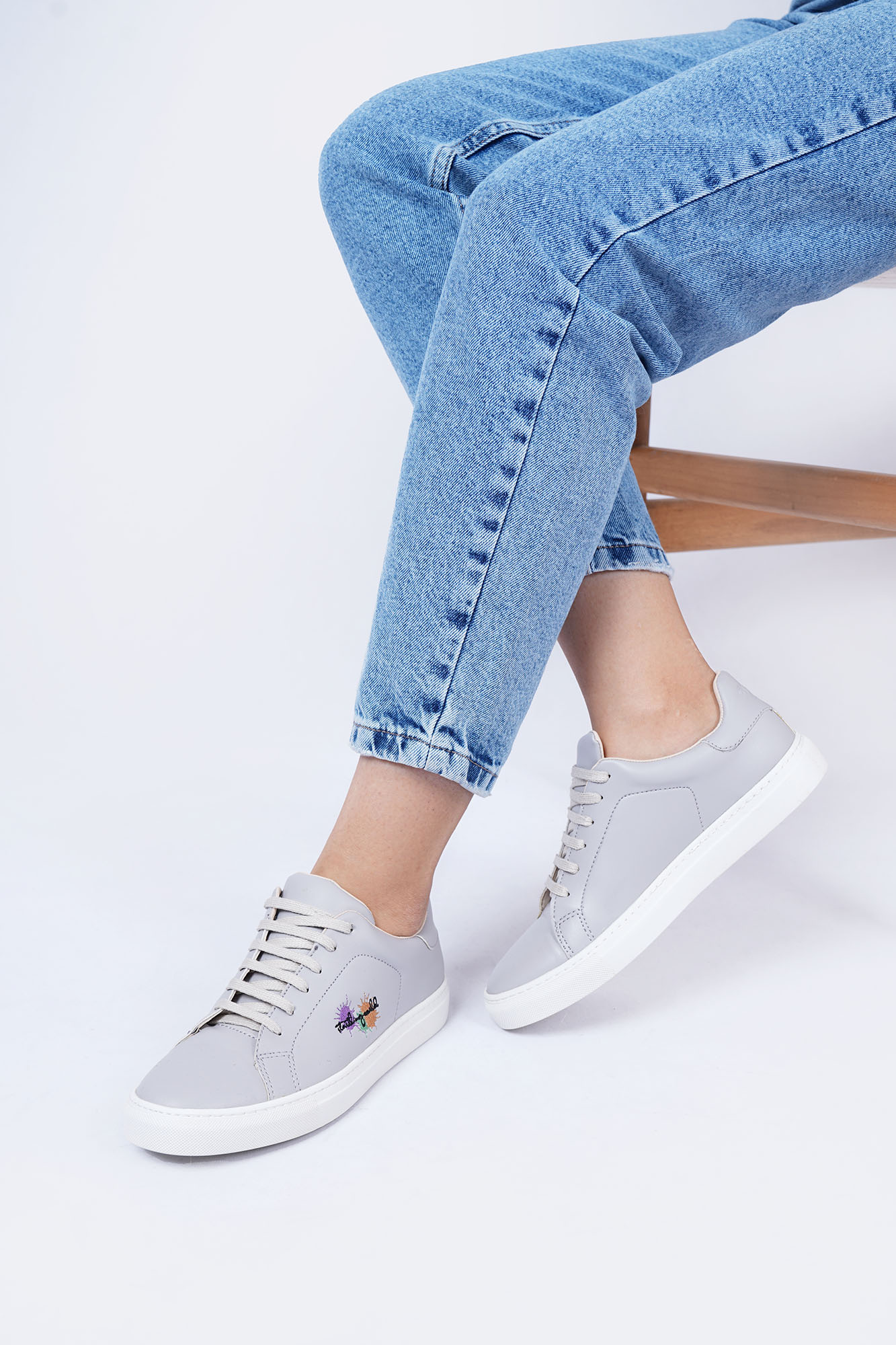 کتانی گلدوزی دار زنانه