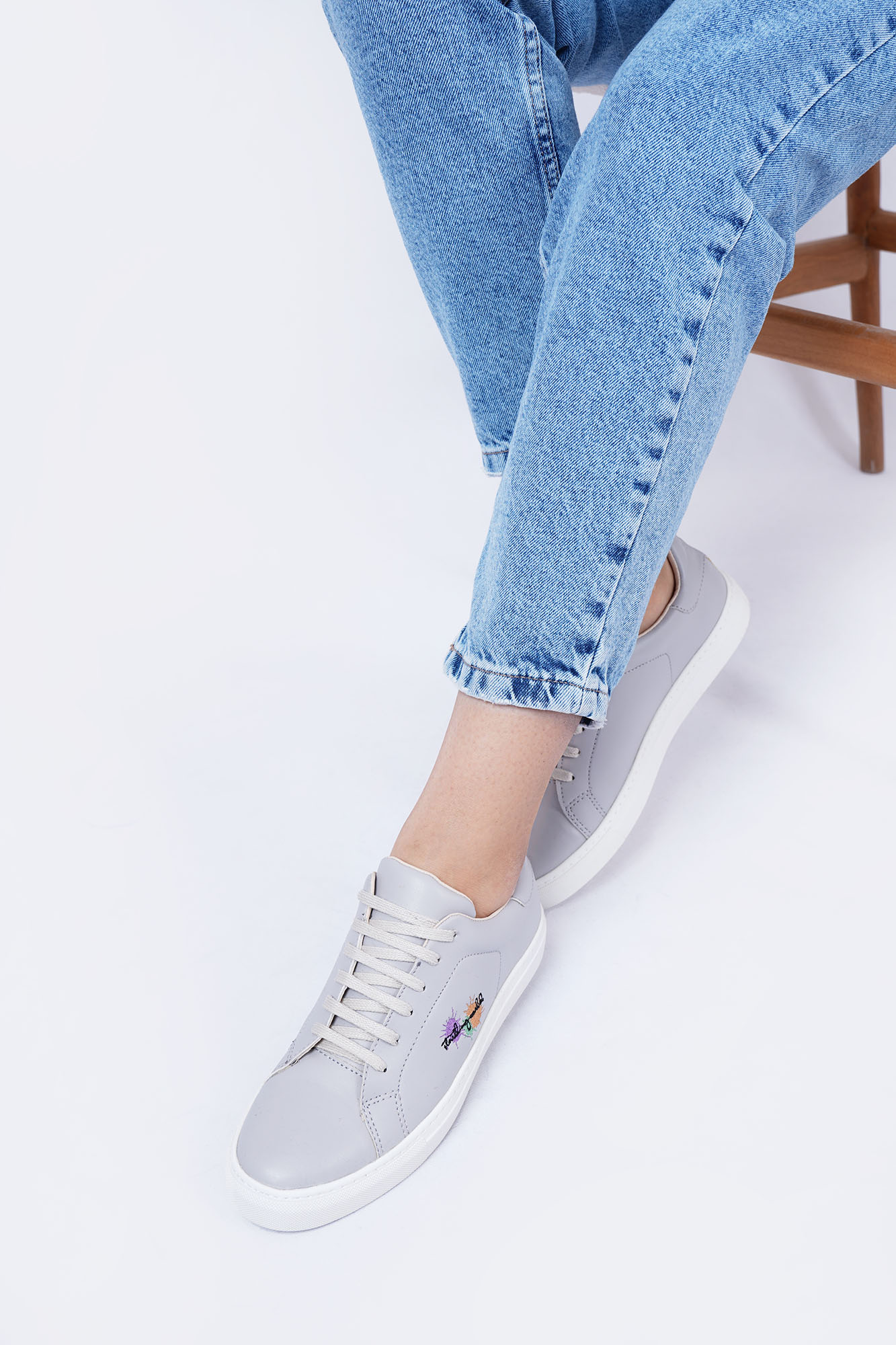 کتانی گلدوزی دار زنانه