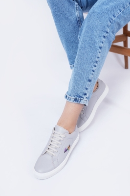 کتانی گلدوزی دار زنانه