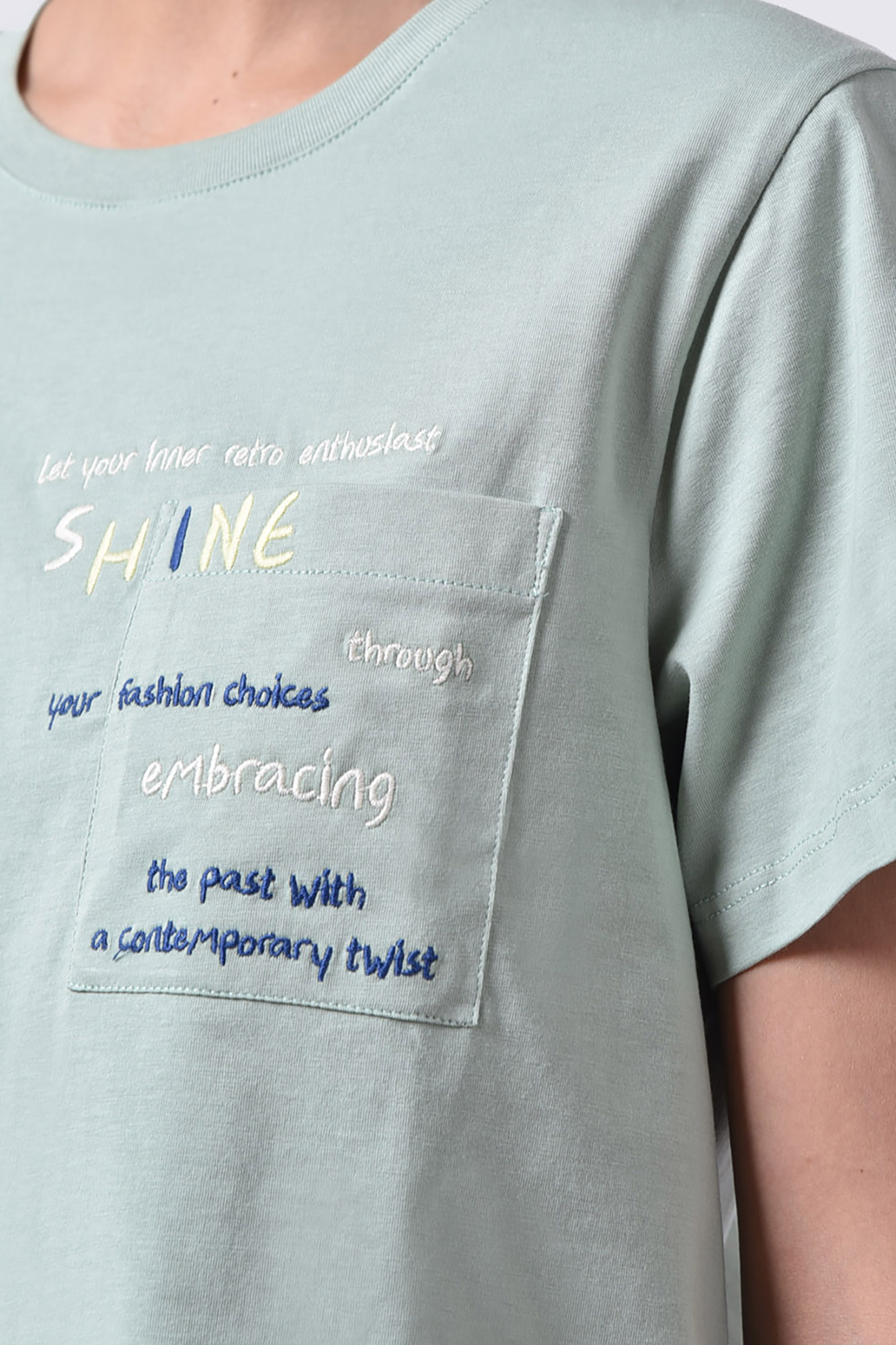 تیشرت آستین کوتاه گلدوزی زنانه