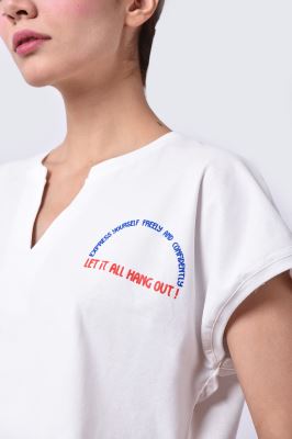 تیشرت آستین کوتاه چاپی زنانه