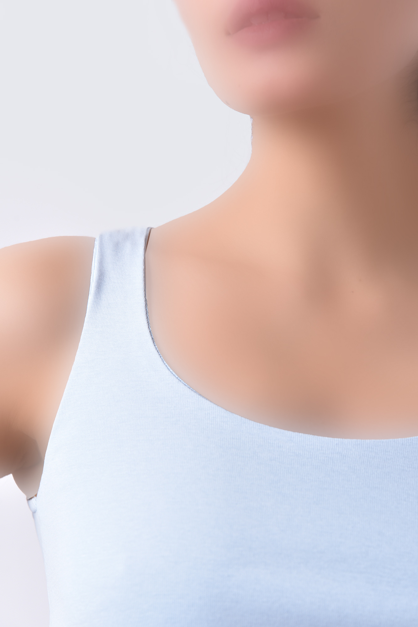 تاپ تیشرتی کراپ ساده زنانه