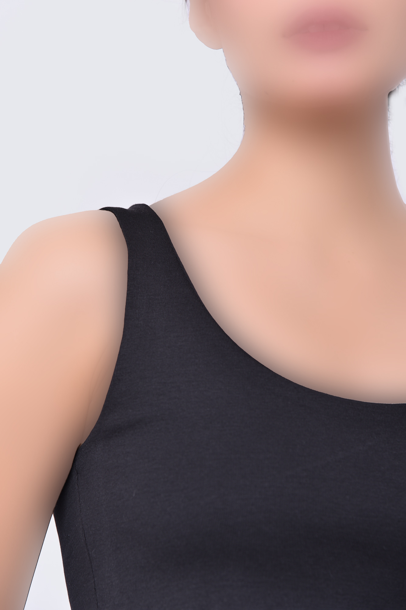 تاپ تیشرتی کراپ ساده زنانه