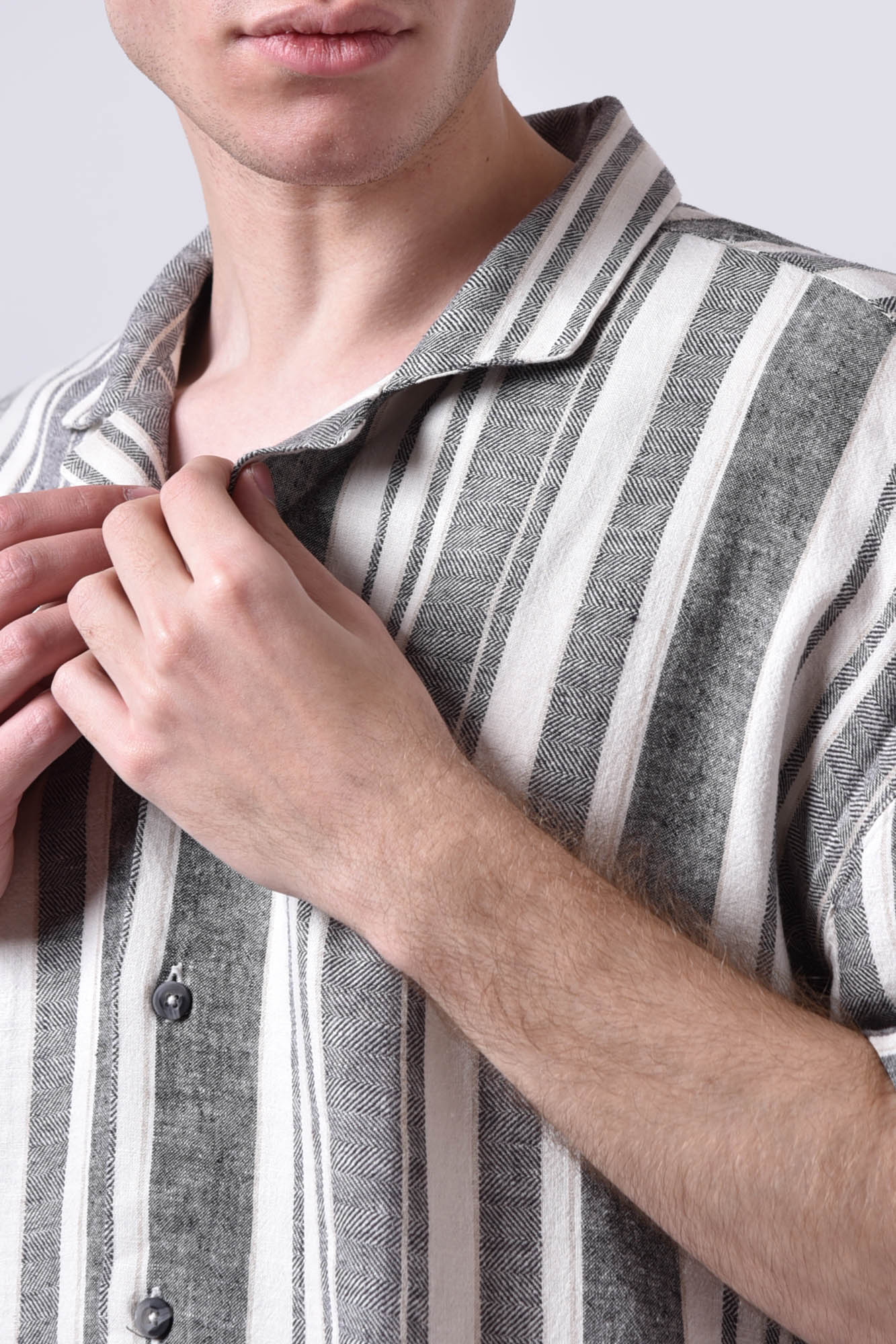 پیراهن آستین کوتاه طرحدار مردانه