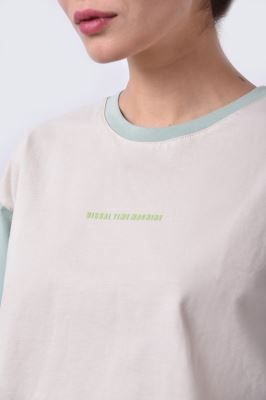 تیشرت آستین کوتاه چاپی زنانه