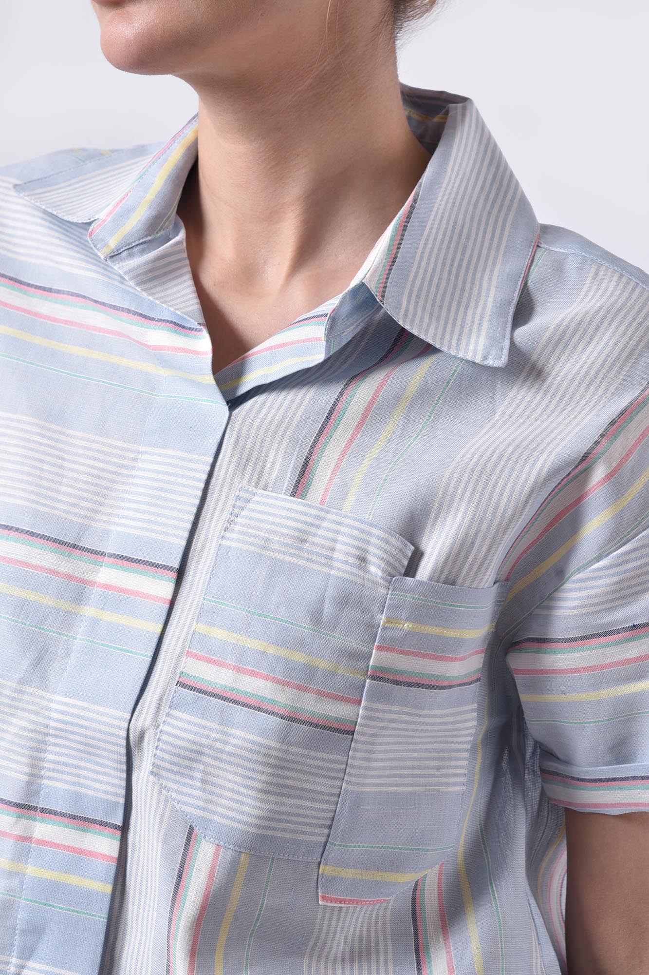 بلوز آستین کوتاه طرحدار زنانه