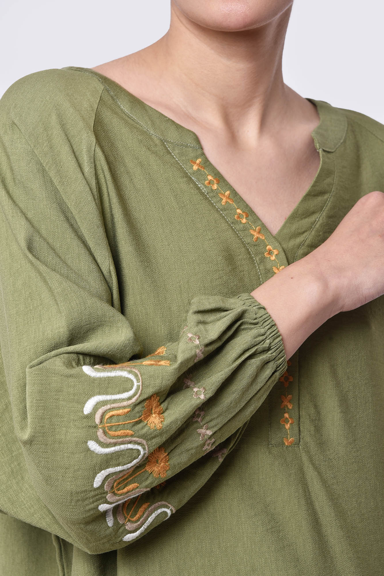 مانتو غیررسمی گلدوزی زنانه