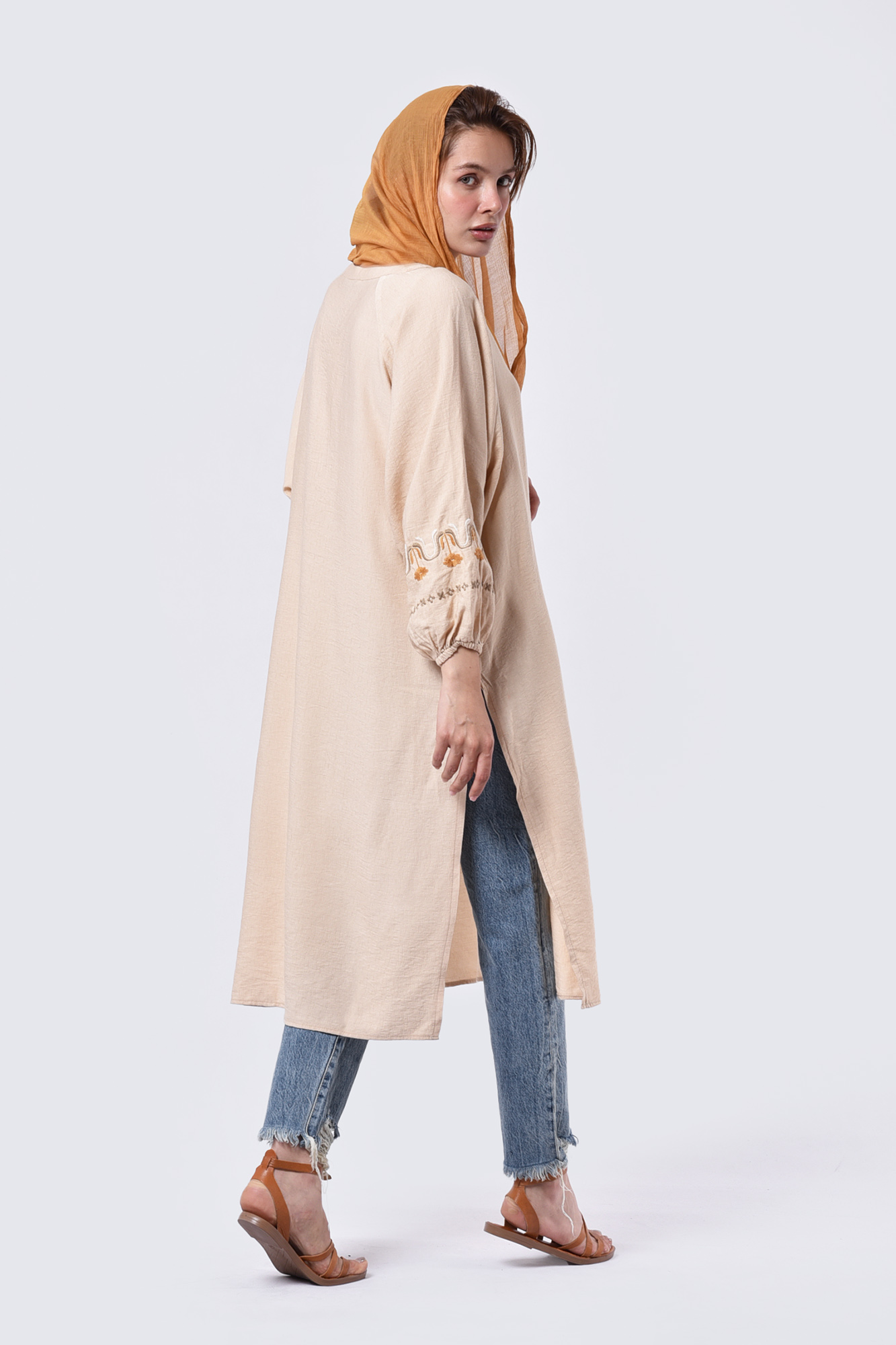 مانتو غیررسمی گلدوزی زنانه