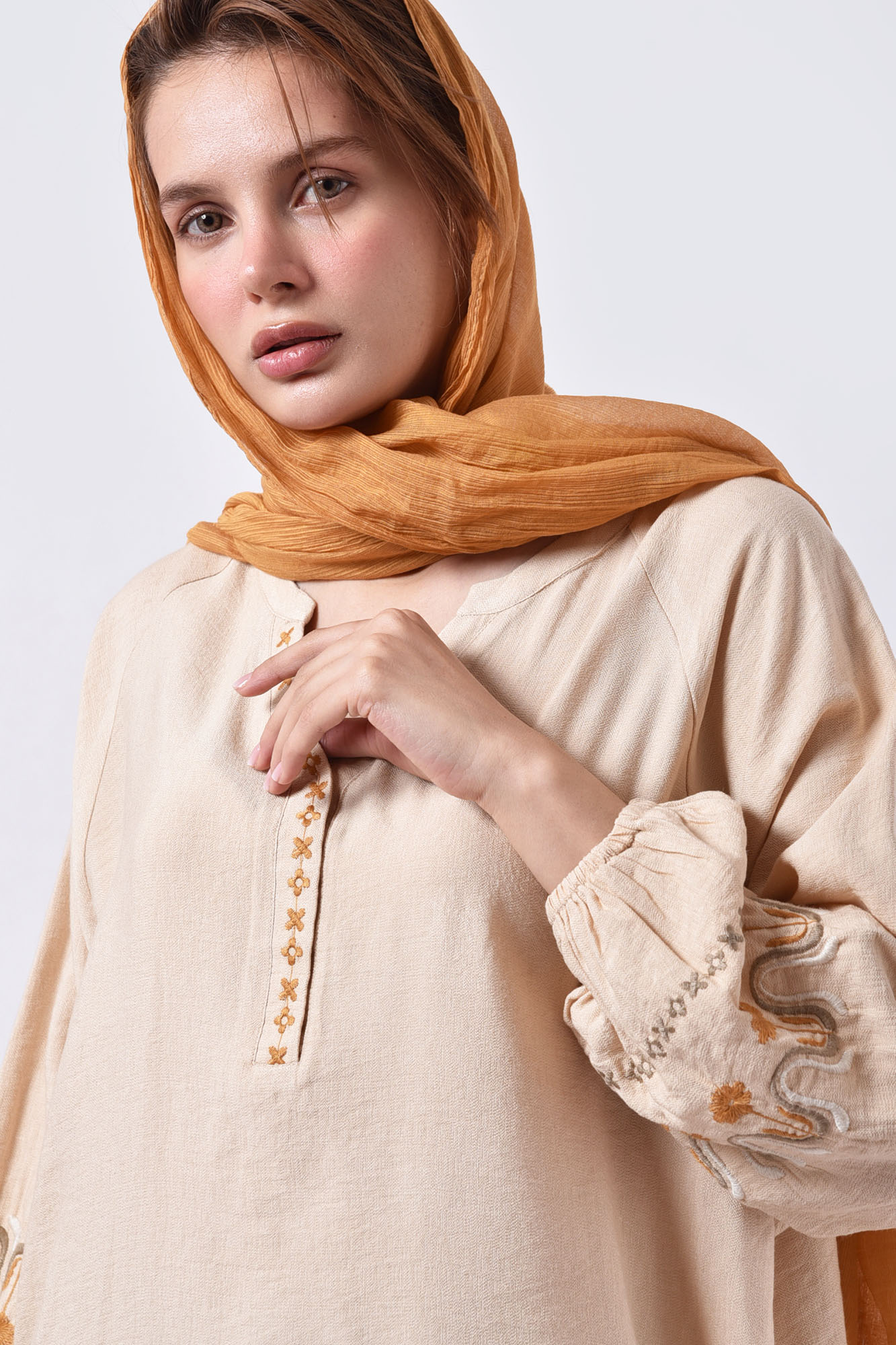 مانتو غیررسمی گلدوزی زنانه