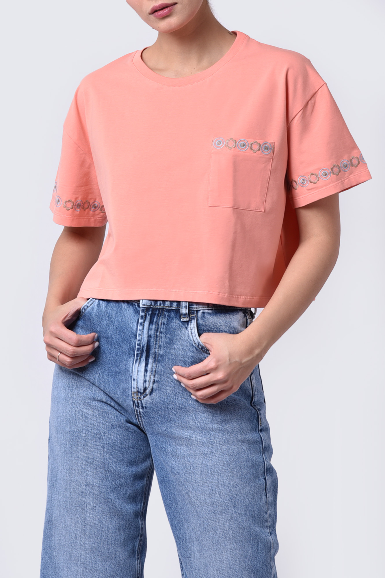 تیشرت آستین کوتاه گلدوزی زنانه