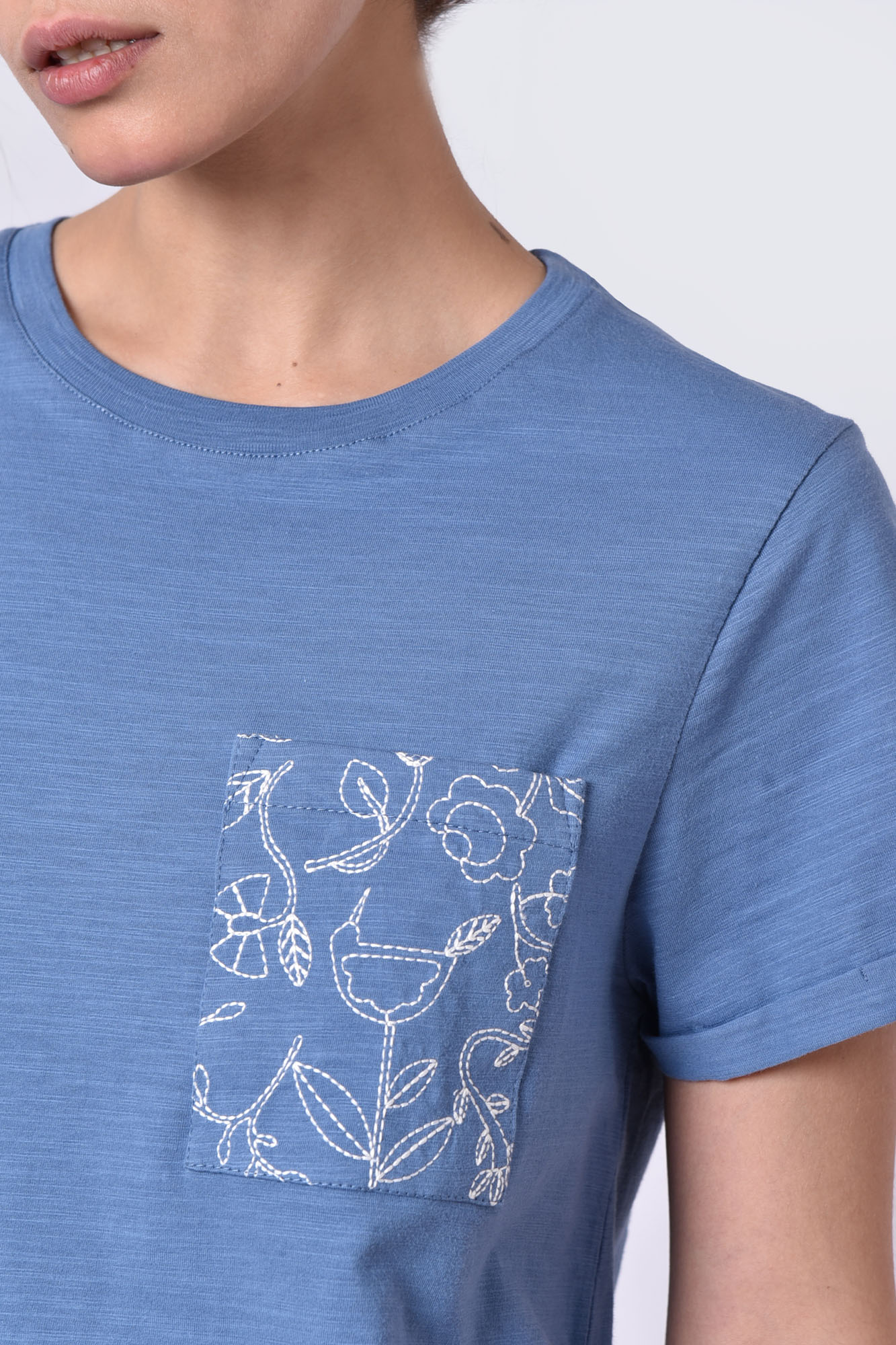 تیشرت آستین کوتاه گلدوزی زنانه