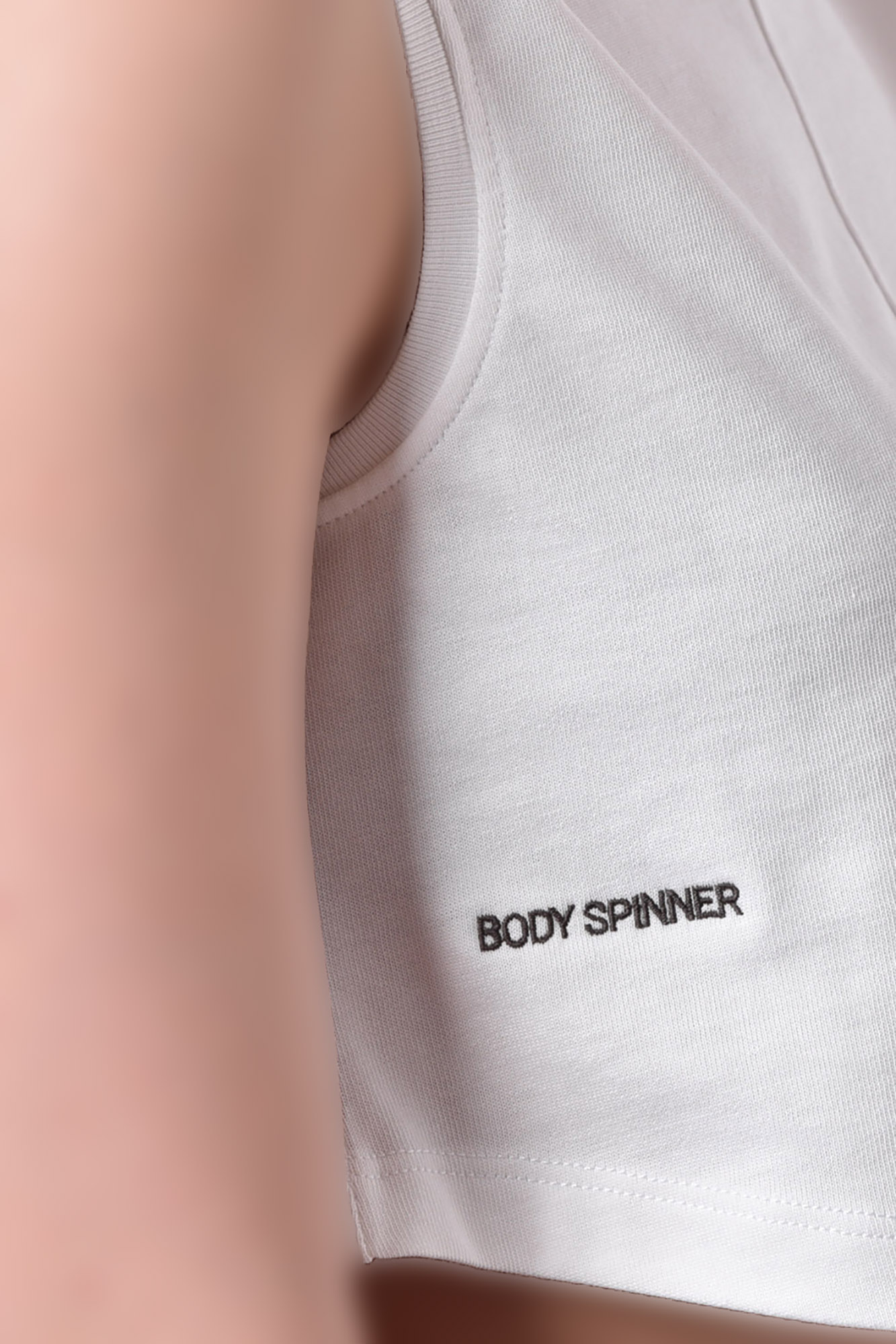 تاپ تیشرتی گلدوزی زنانه