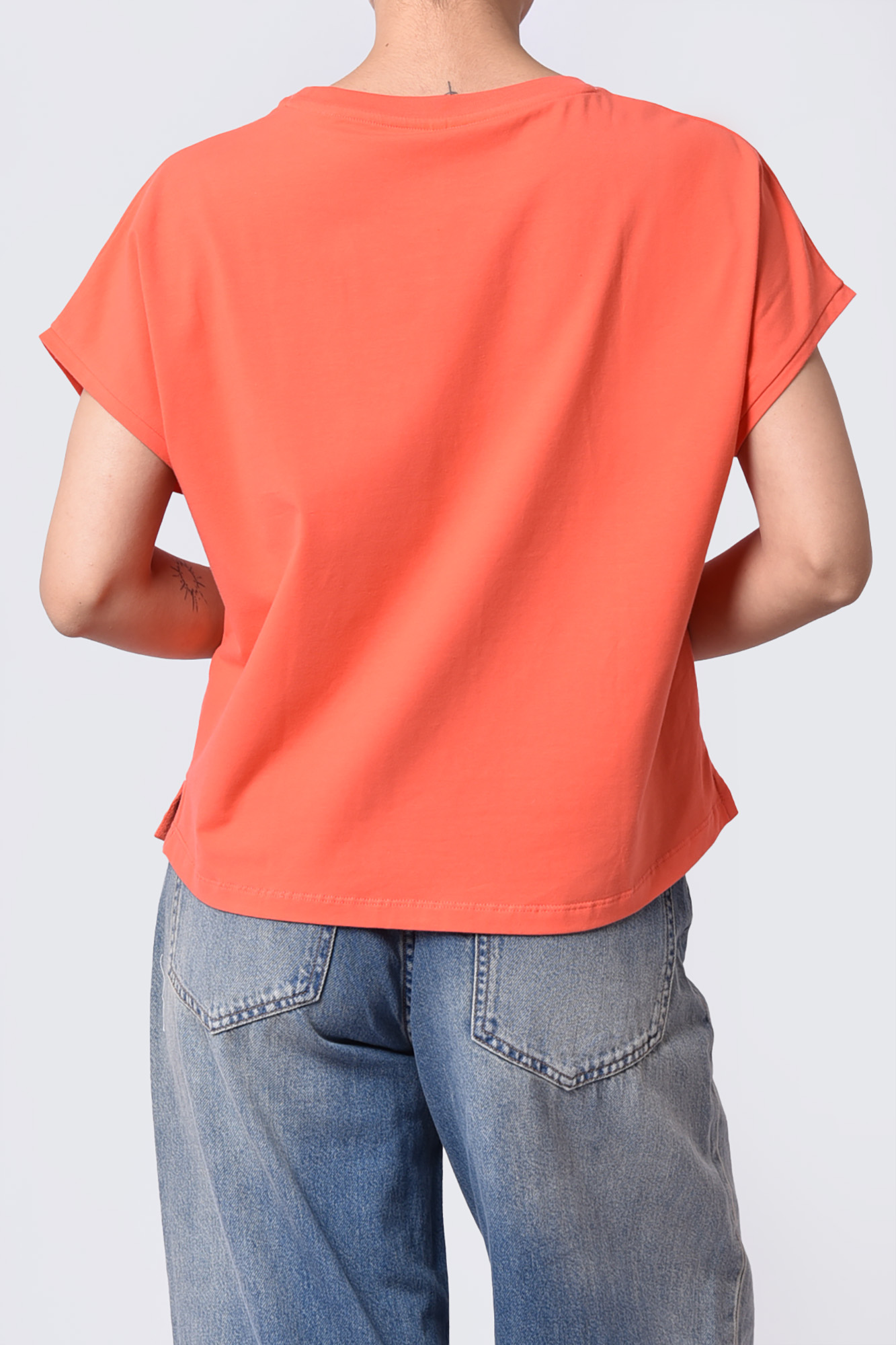 تیشرت آستین کوتاه چاپی زنانه