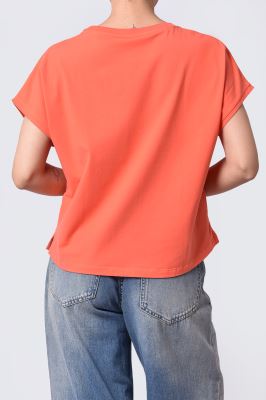 تیشرت آستین کوتاه چاپی زنانه