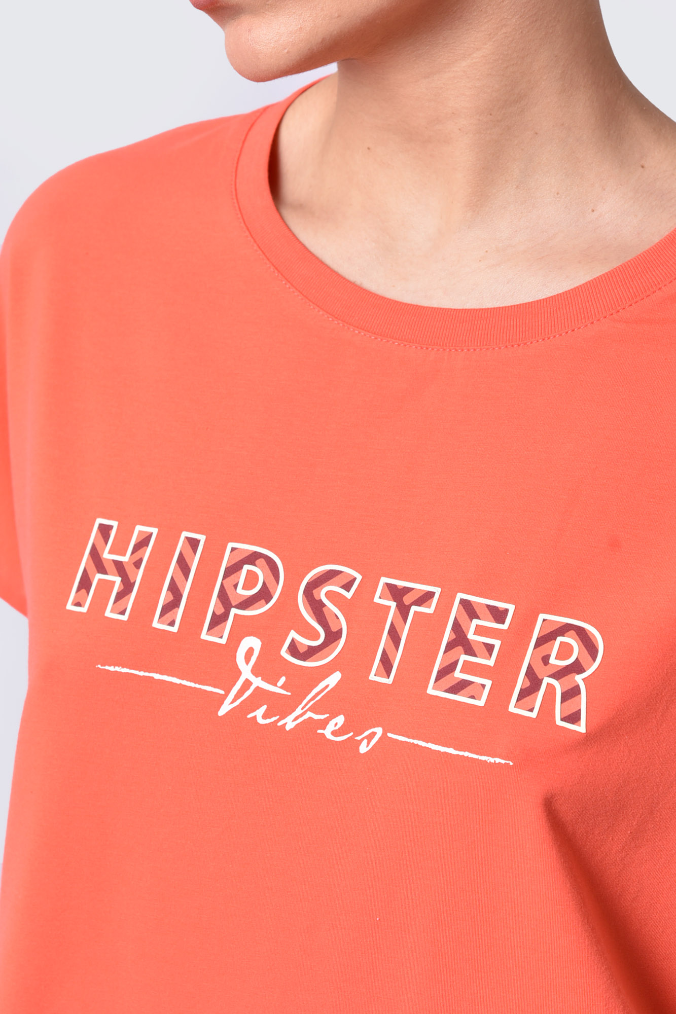 تیشرت آستین کوتاه چاپی زنانه