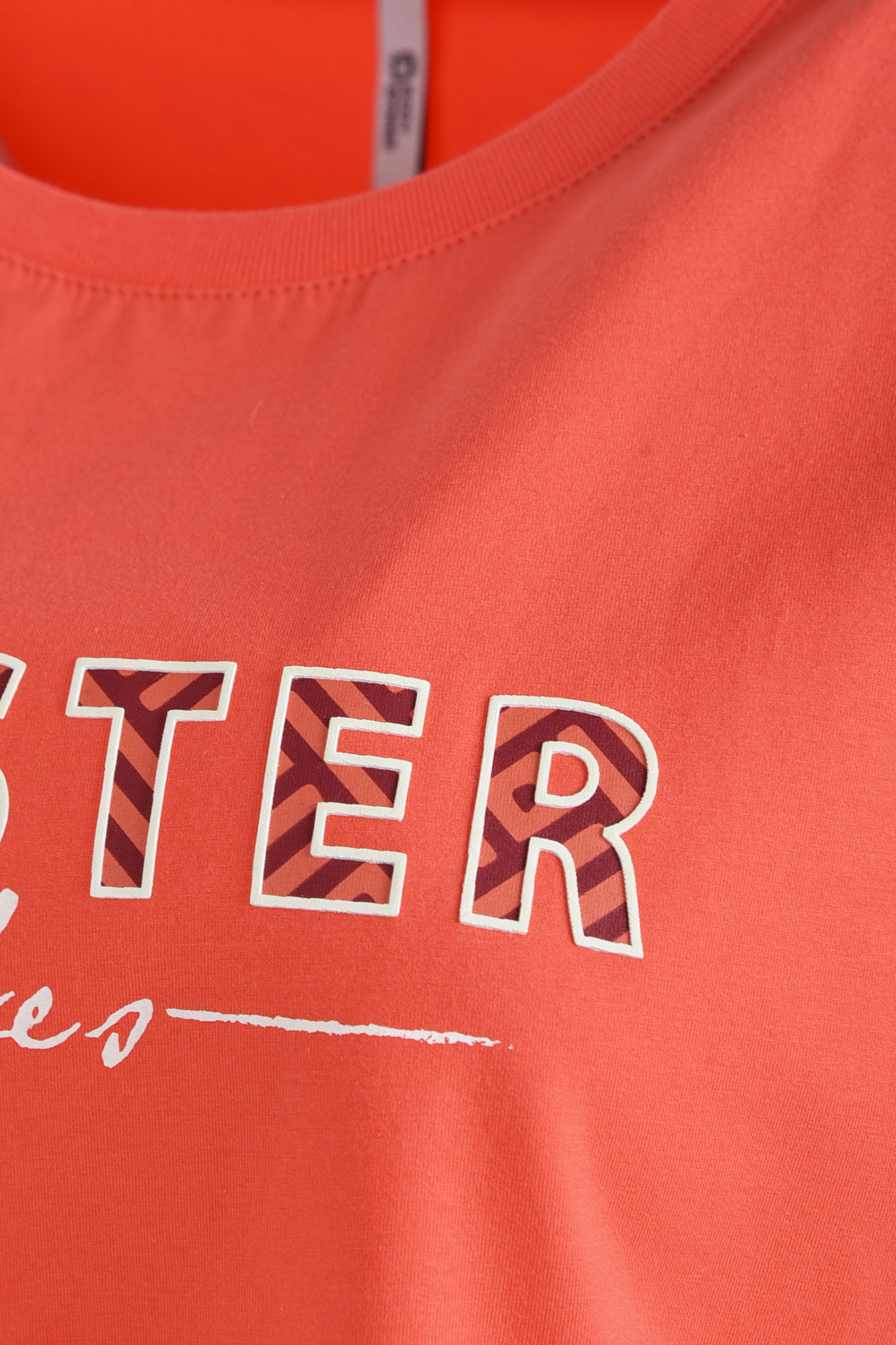 تیشرت آستین کوتاه چاپی زنانه