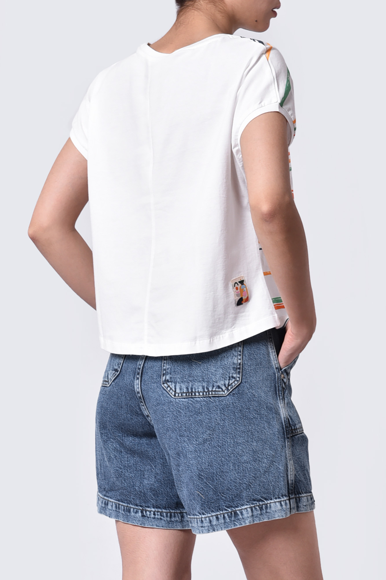 تیشرت آستین کوتاه چاپی زنانه