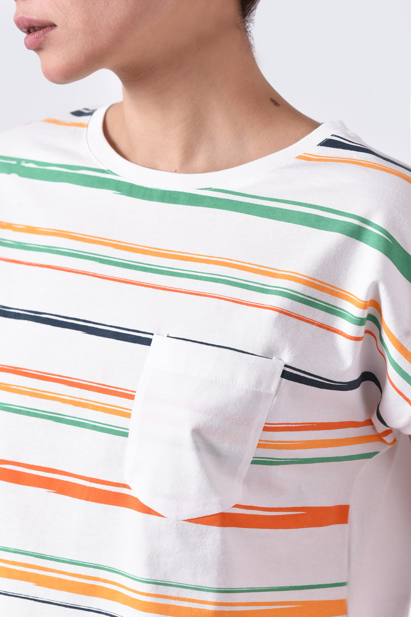 تیشرت آستین کوتاه چاپی زنانه