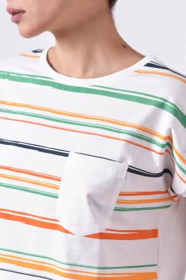 تیشرت آستین کوتاه چاپی زنانه