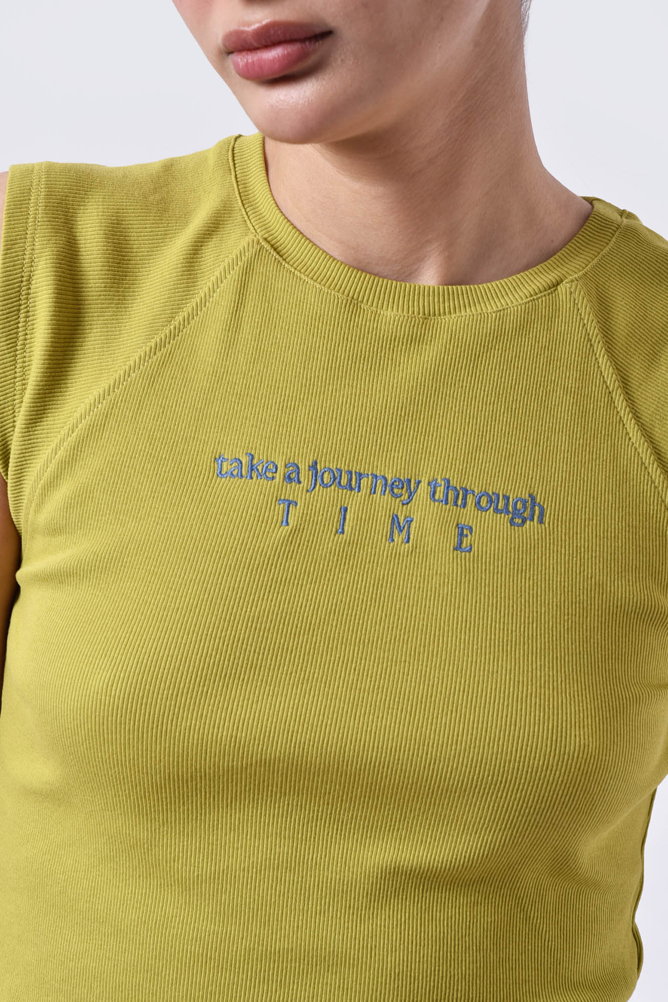 تاپ تیشرتی گلدوزی زنانه