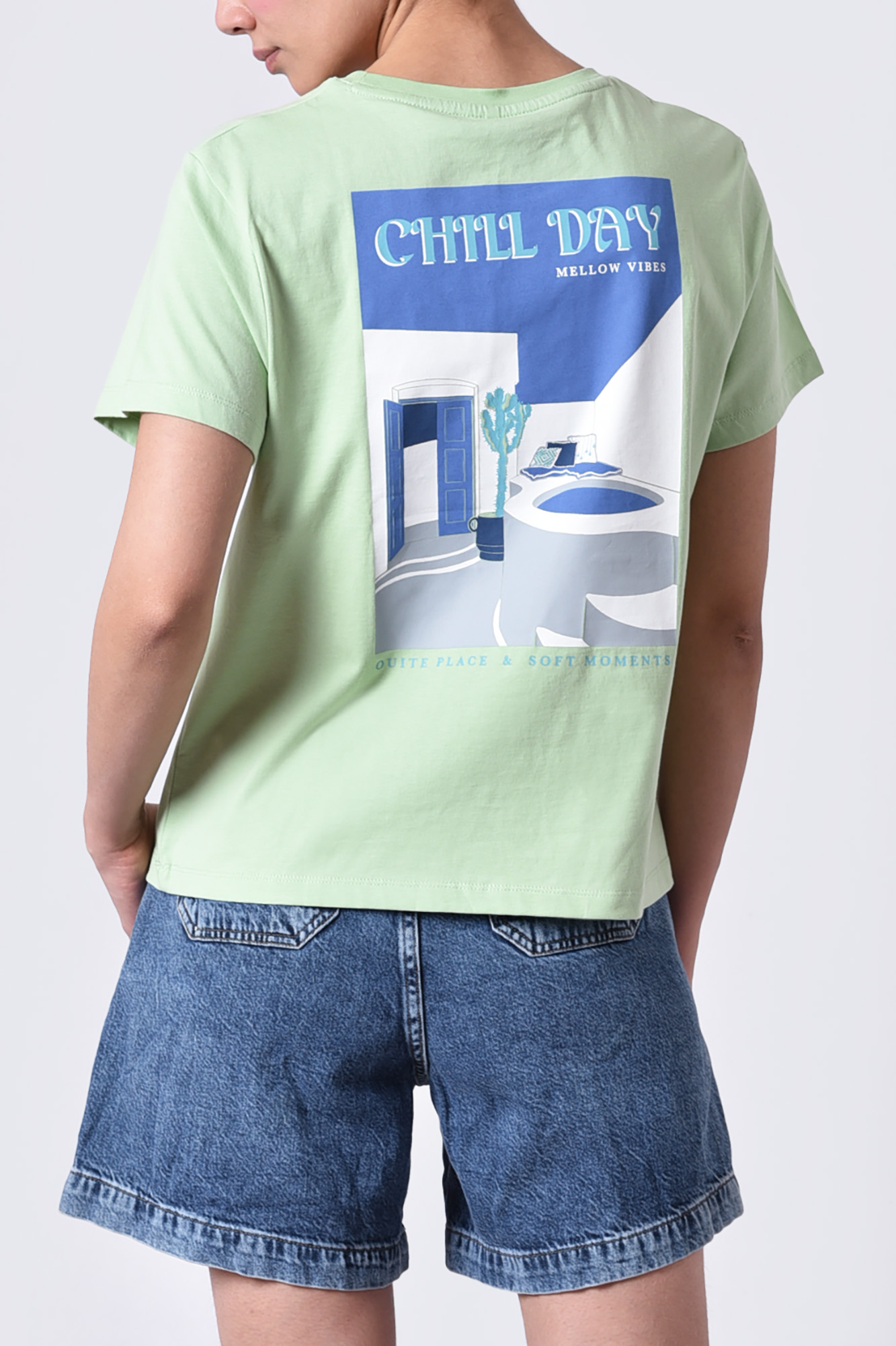 تیشرت آستین کوتاه چاپی زنانه