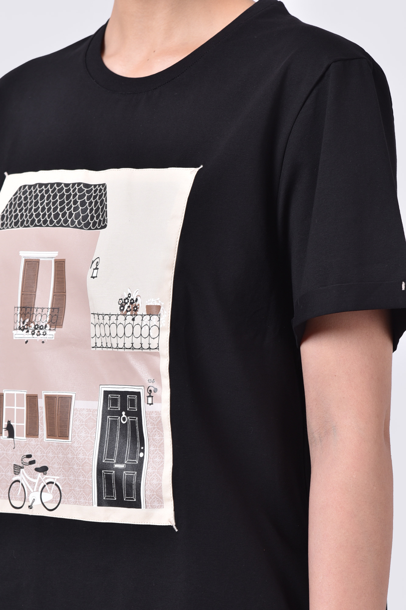 تیشرت آستین کوتاه چاپی زنانه