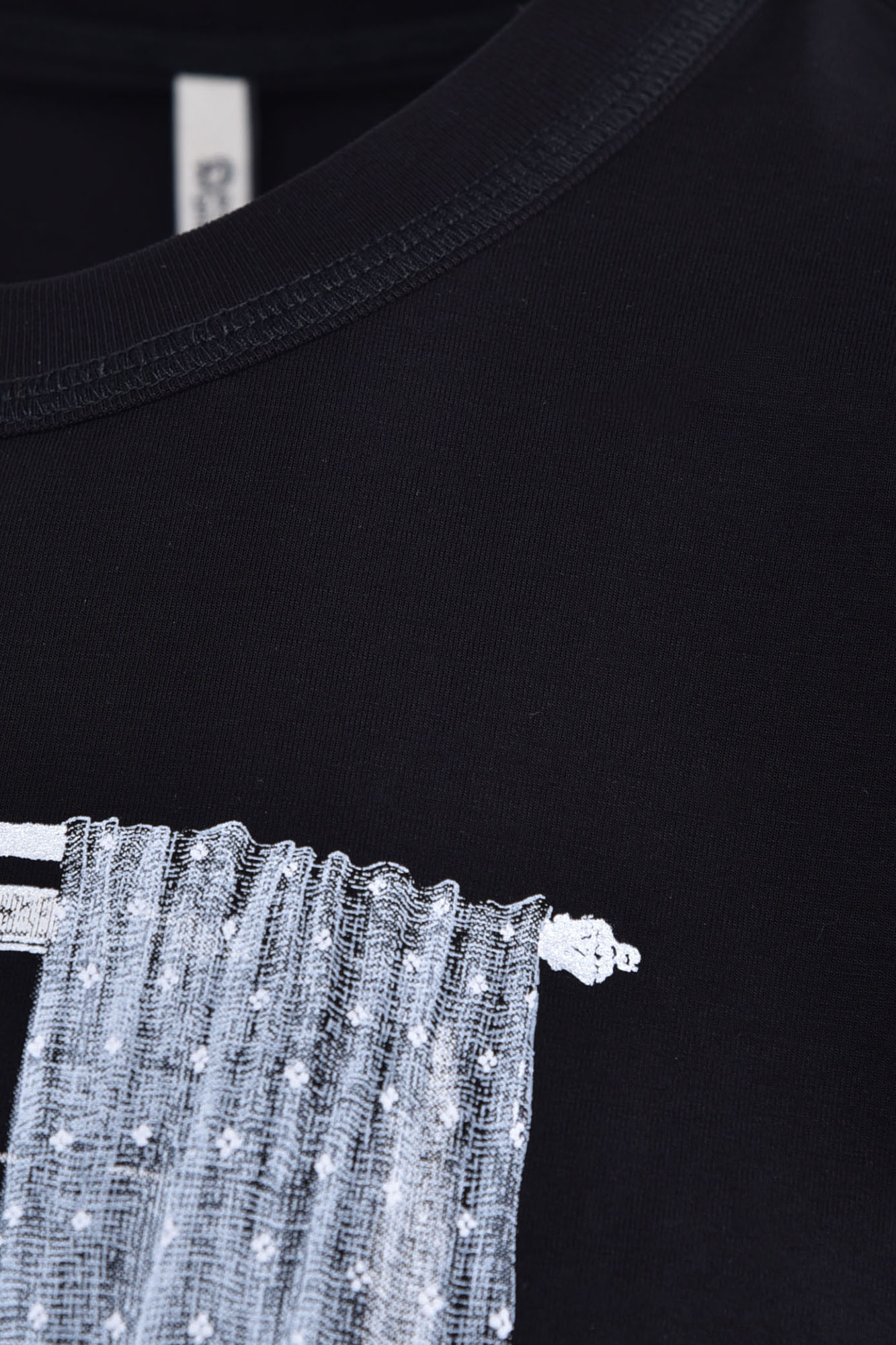 تیشرت آستین کوتاه چاپی زنانه