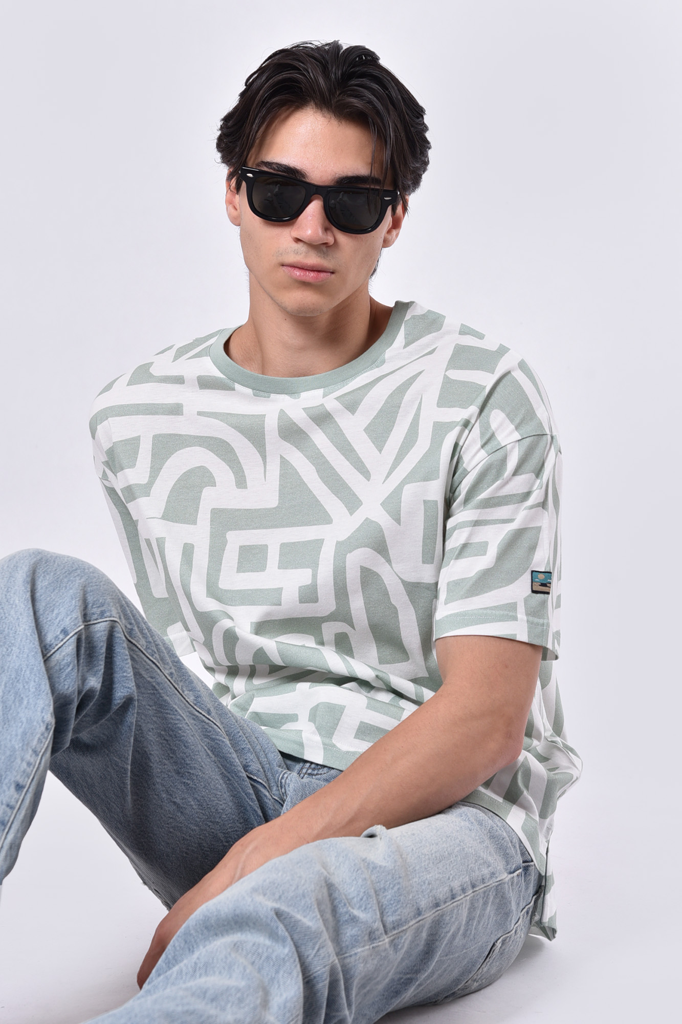 تیشرت آستین کوتاه طرحدار مردانه