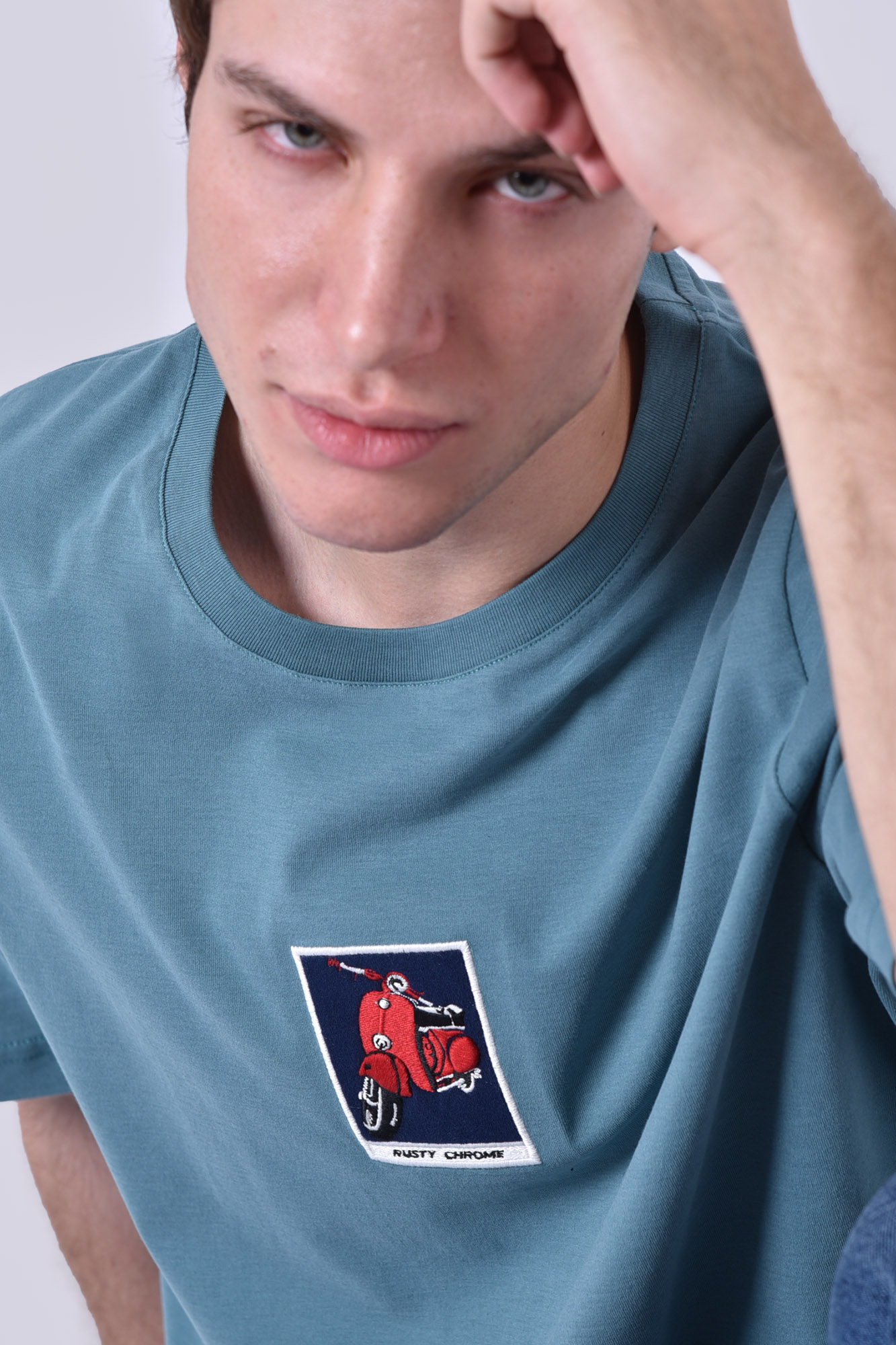 تیشرت آستین کوتاه گلدوزی