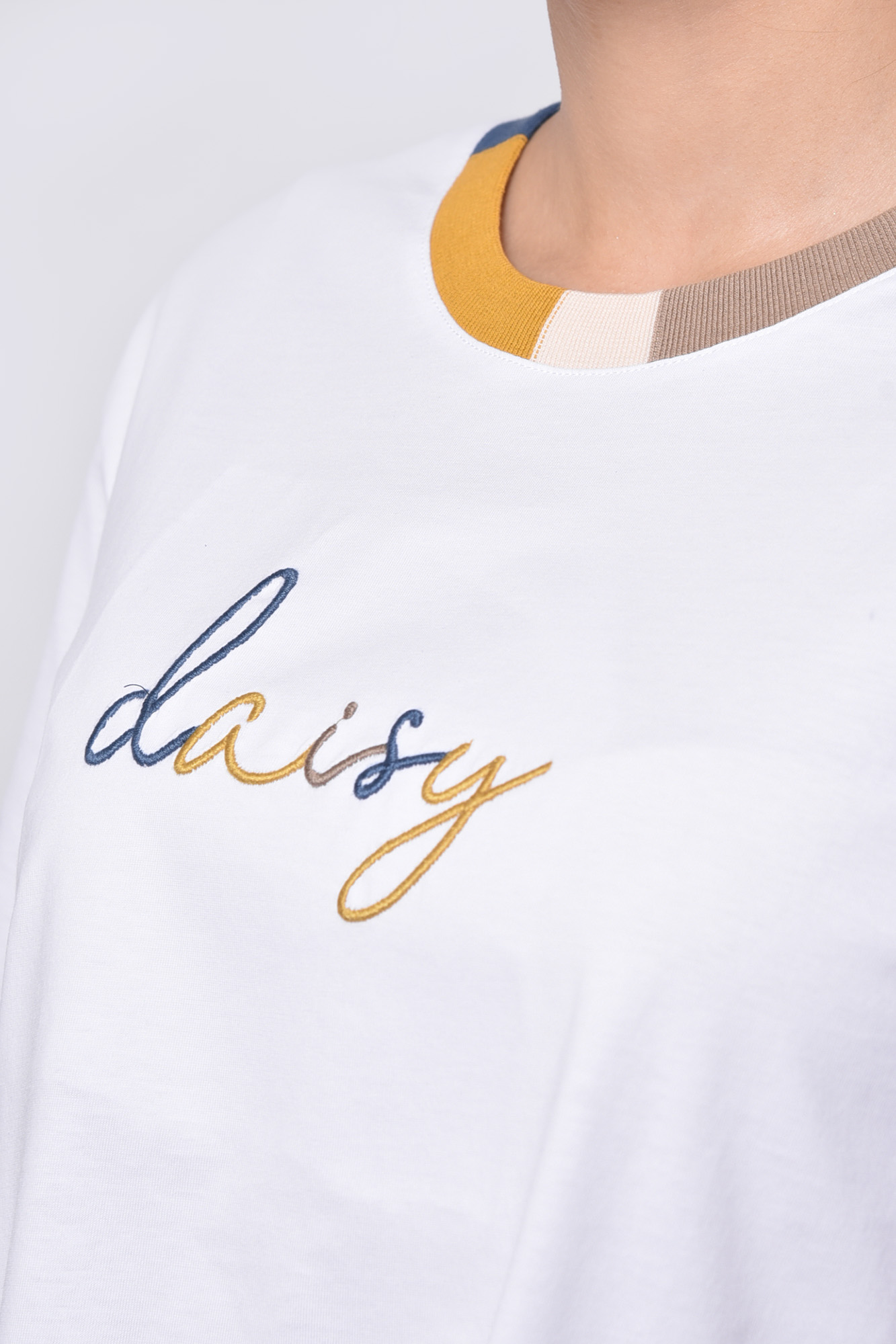 تیشرت آستین کوتاه گلدوزی