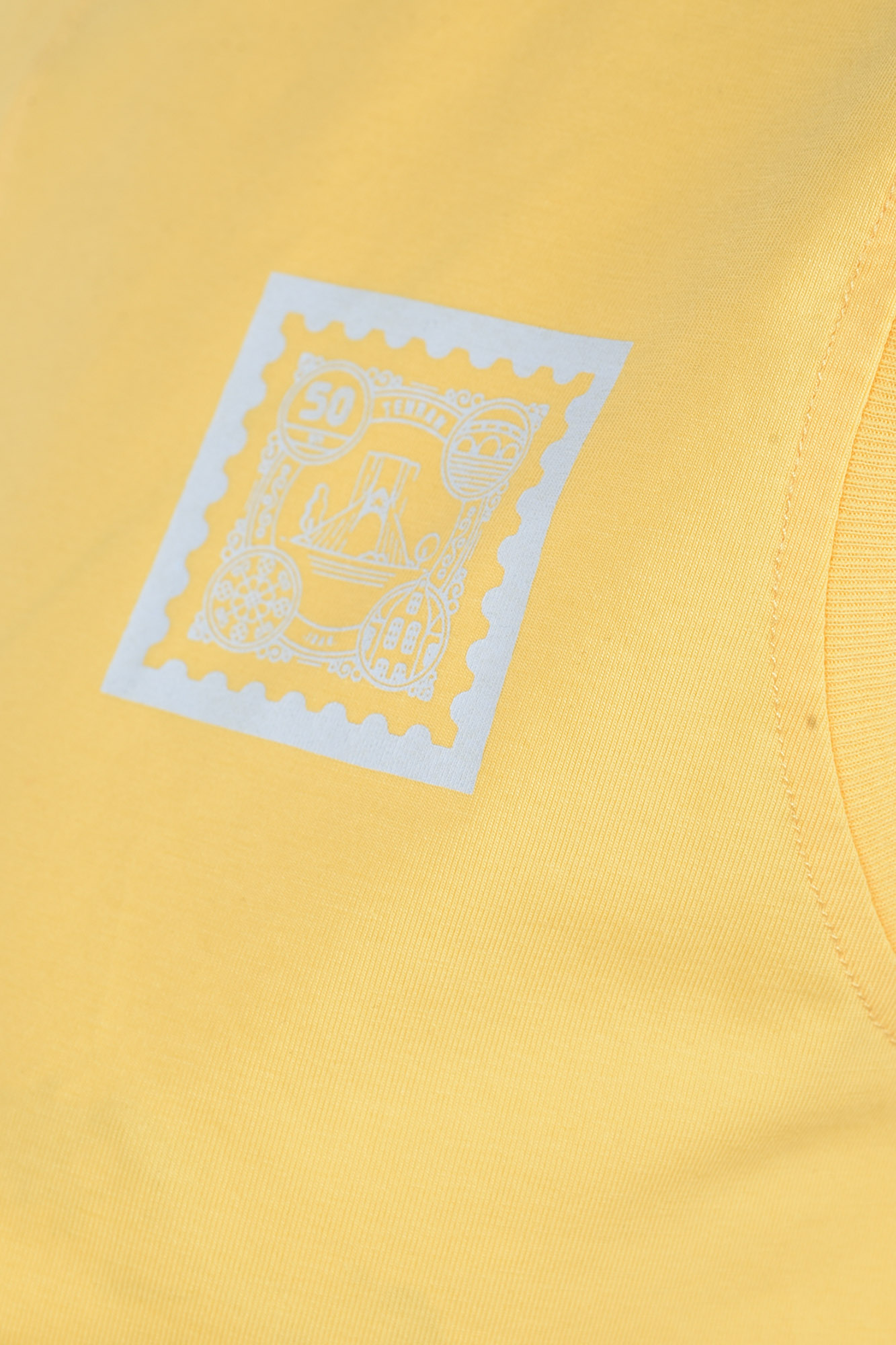 تاپ تیشرتی چاپی زنانه