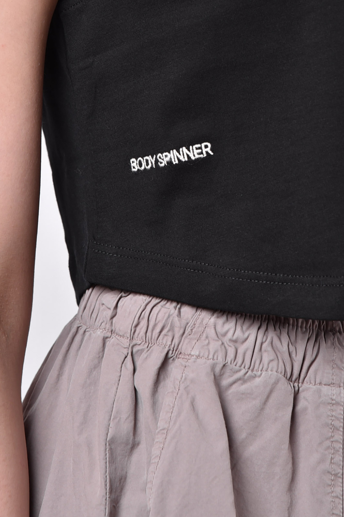 تاپ تیشرتی گلدوزی زنانه