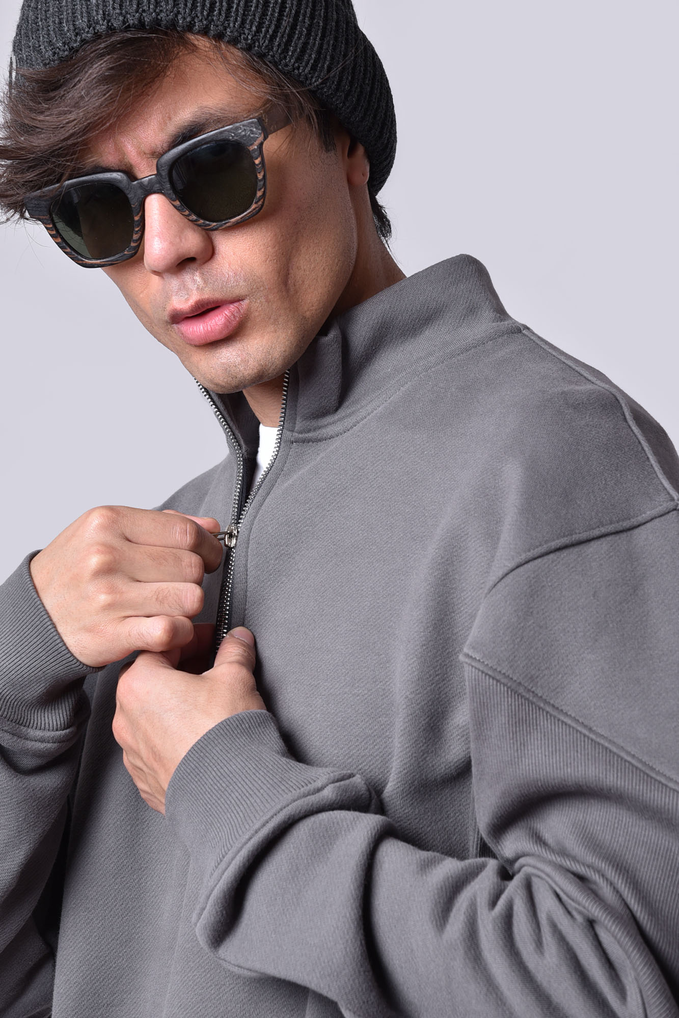 سوئیشرت نیم زیپ گلدوزی