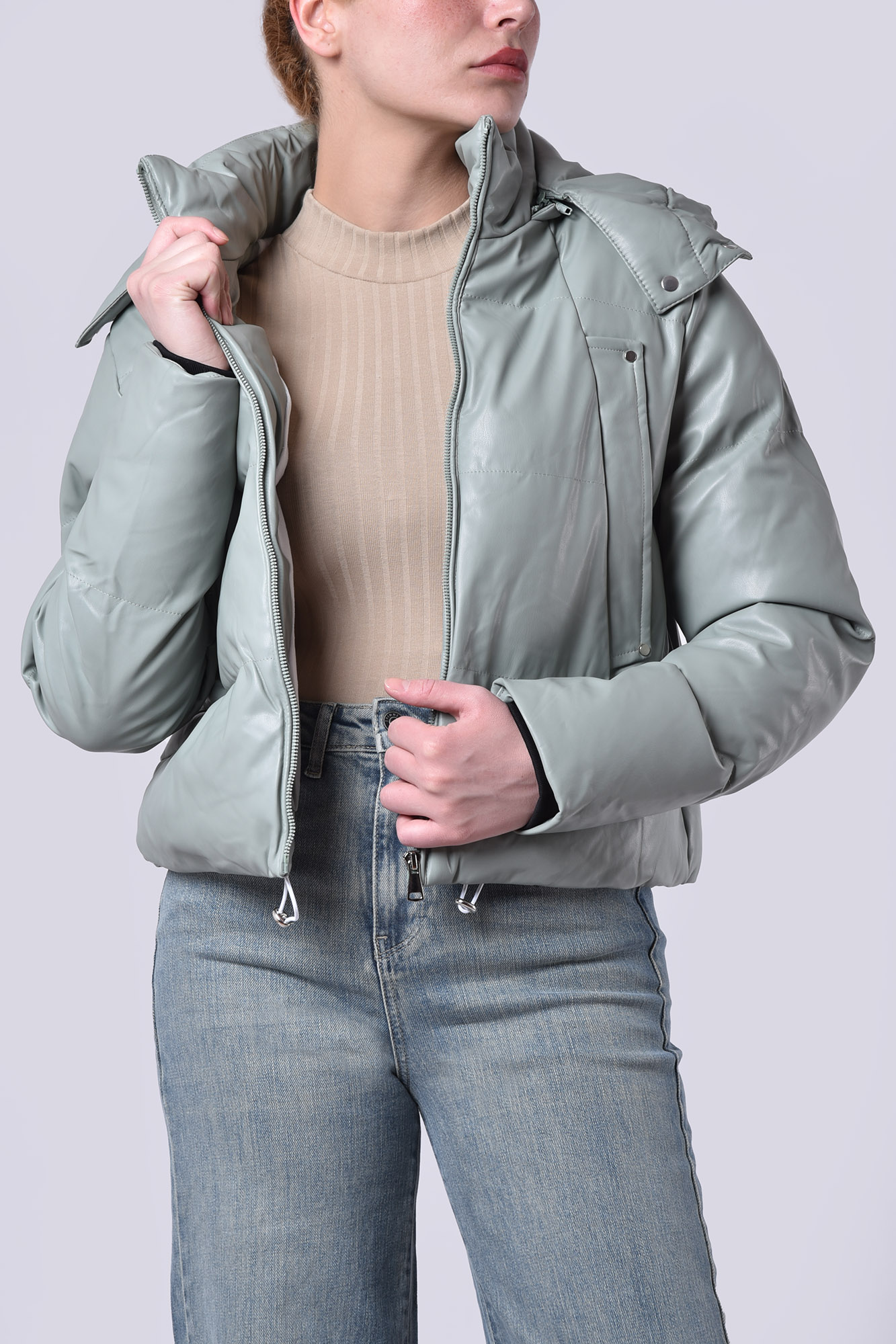 کاپشن کوتاه ساده زنانه