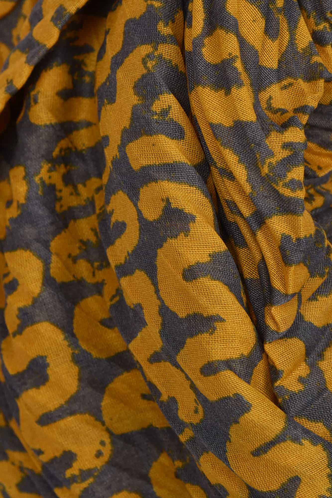 شال طرحدار زنانه