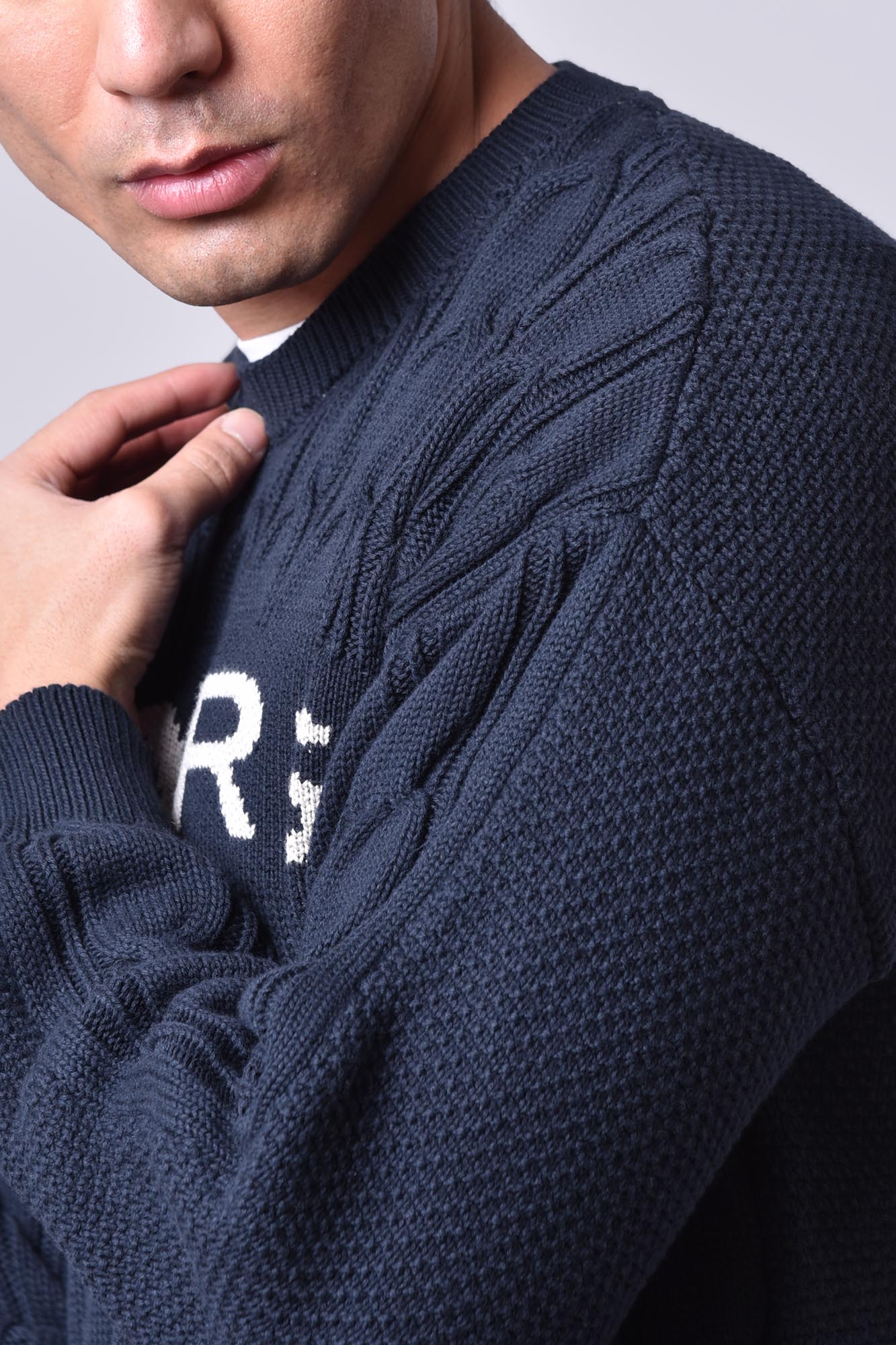 بافت یقه گرد ساده