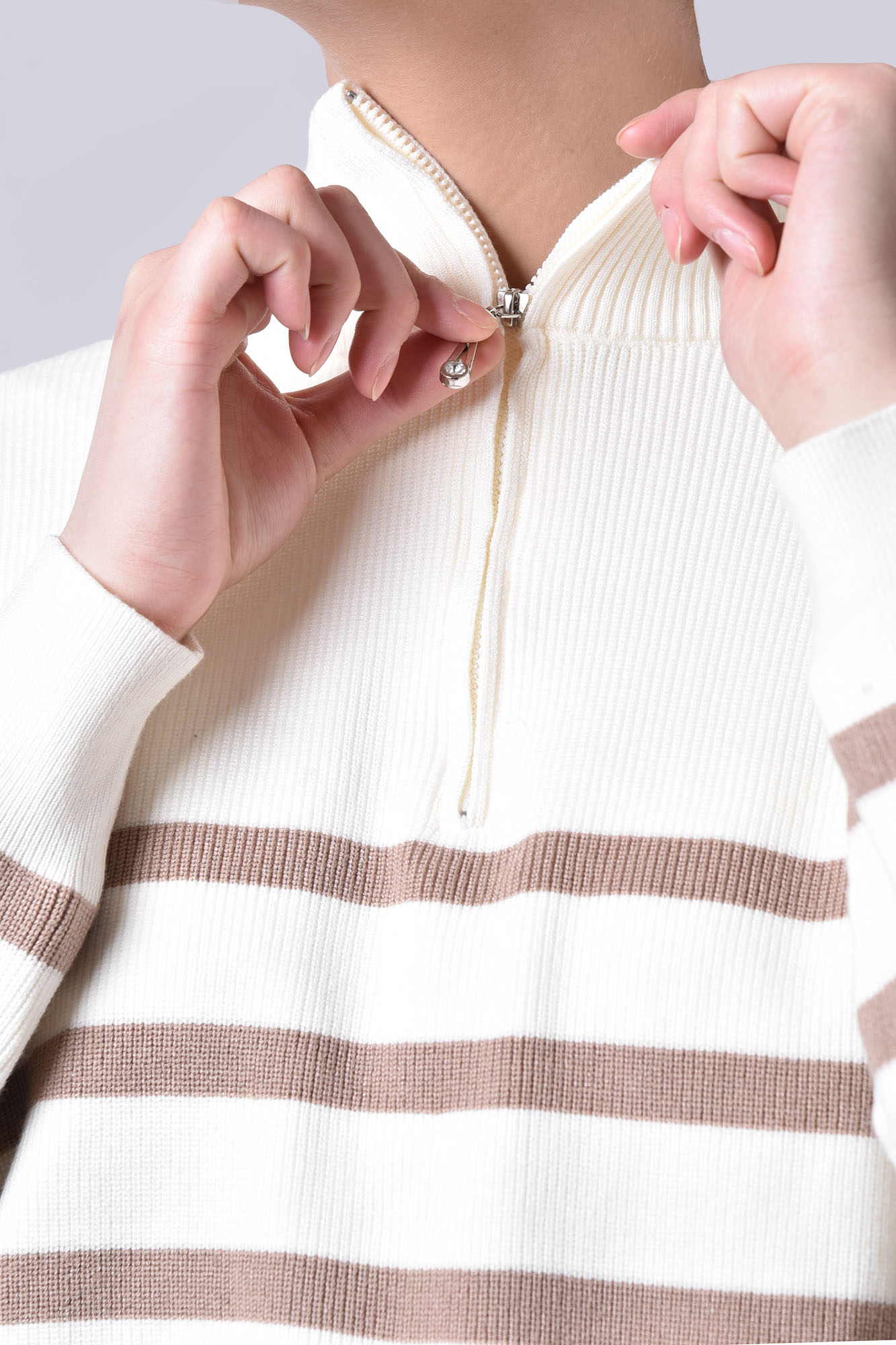 بافت نیم زیپ راه راه زنانه