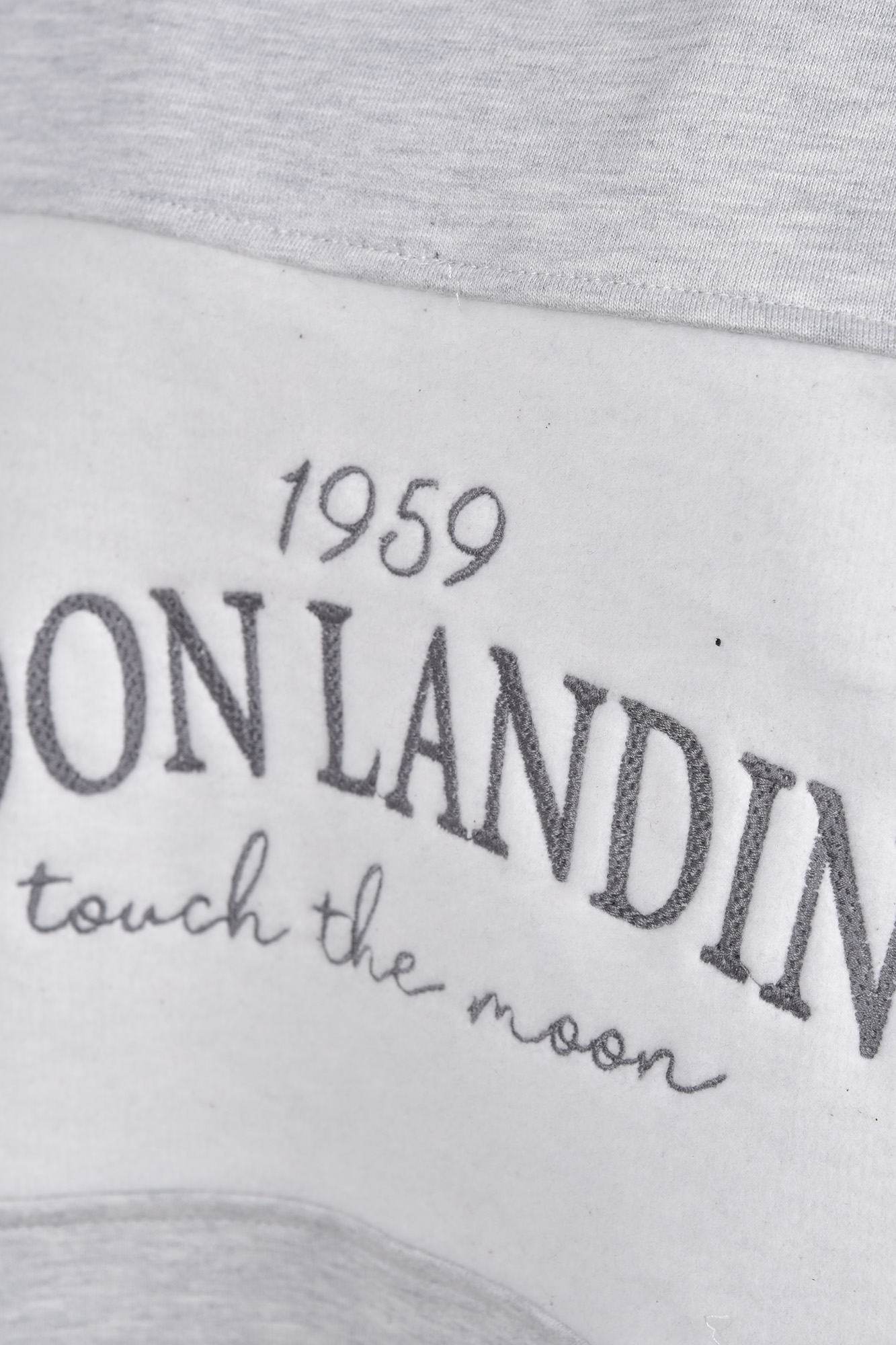 سوئیشرت یقه گرد گلدوزی