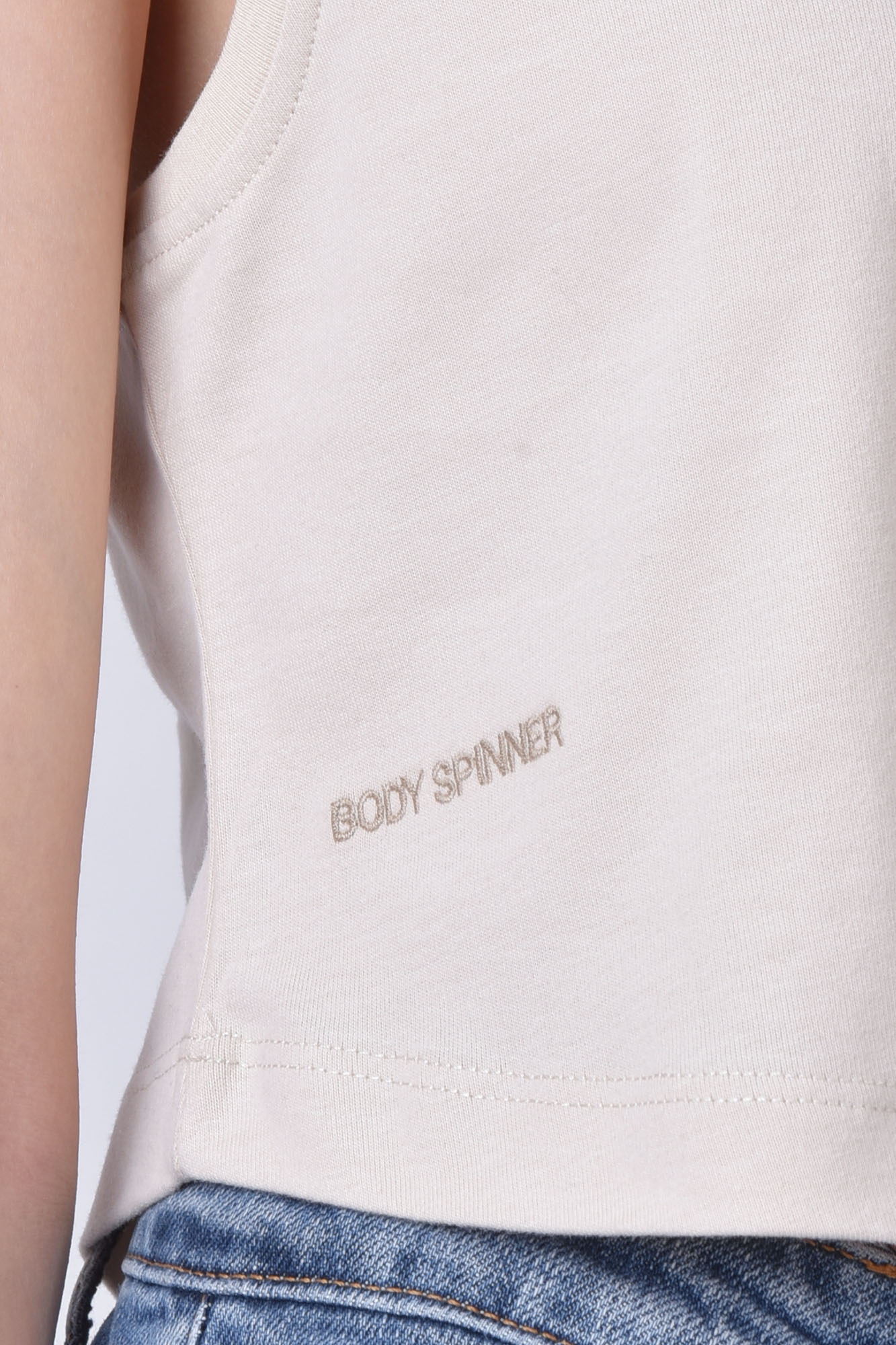 تاپ تیشرتی گلدوزی