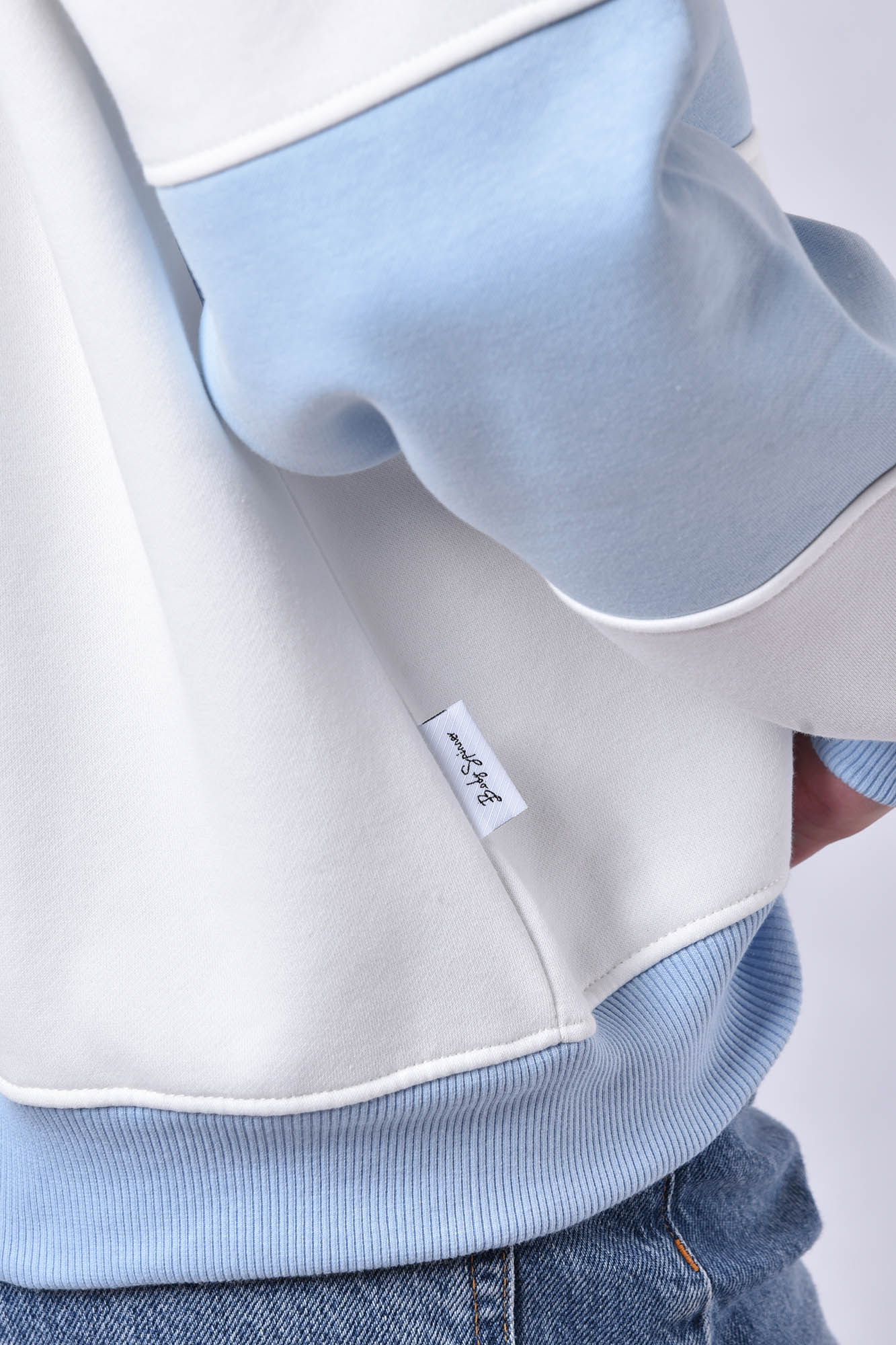 سوئیشرت گلدوزی